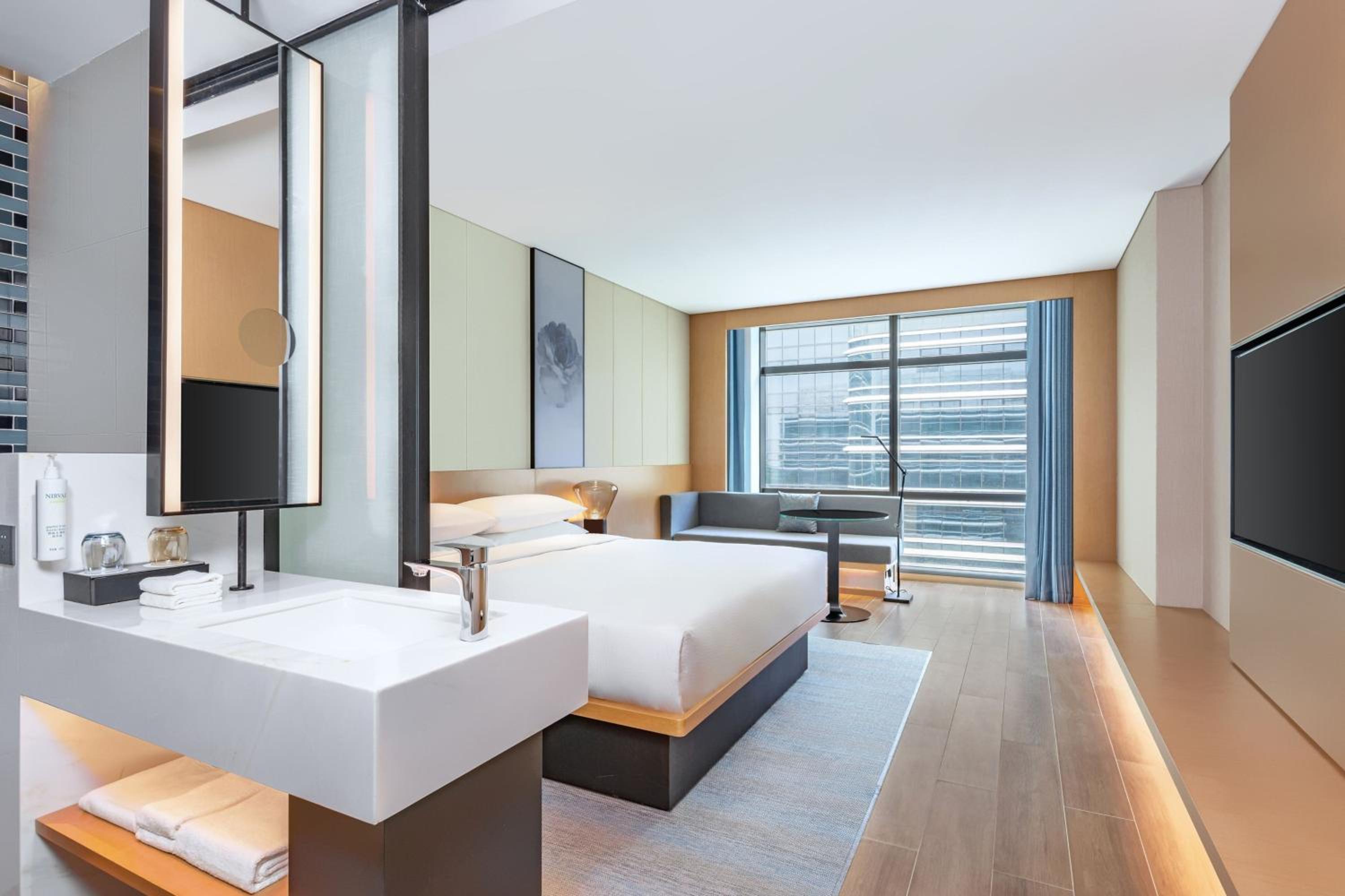 Premium King Room with City View