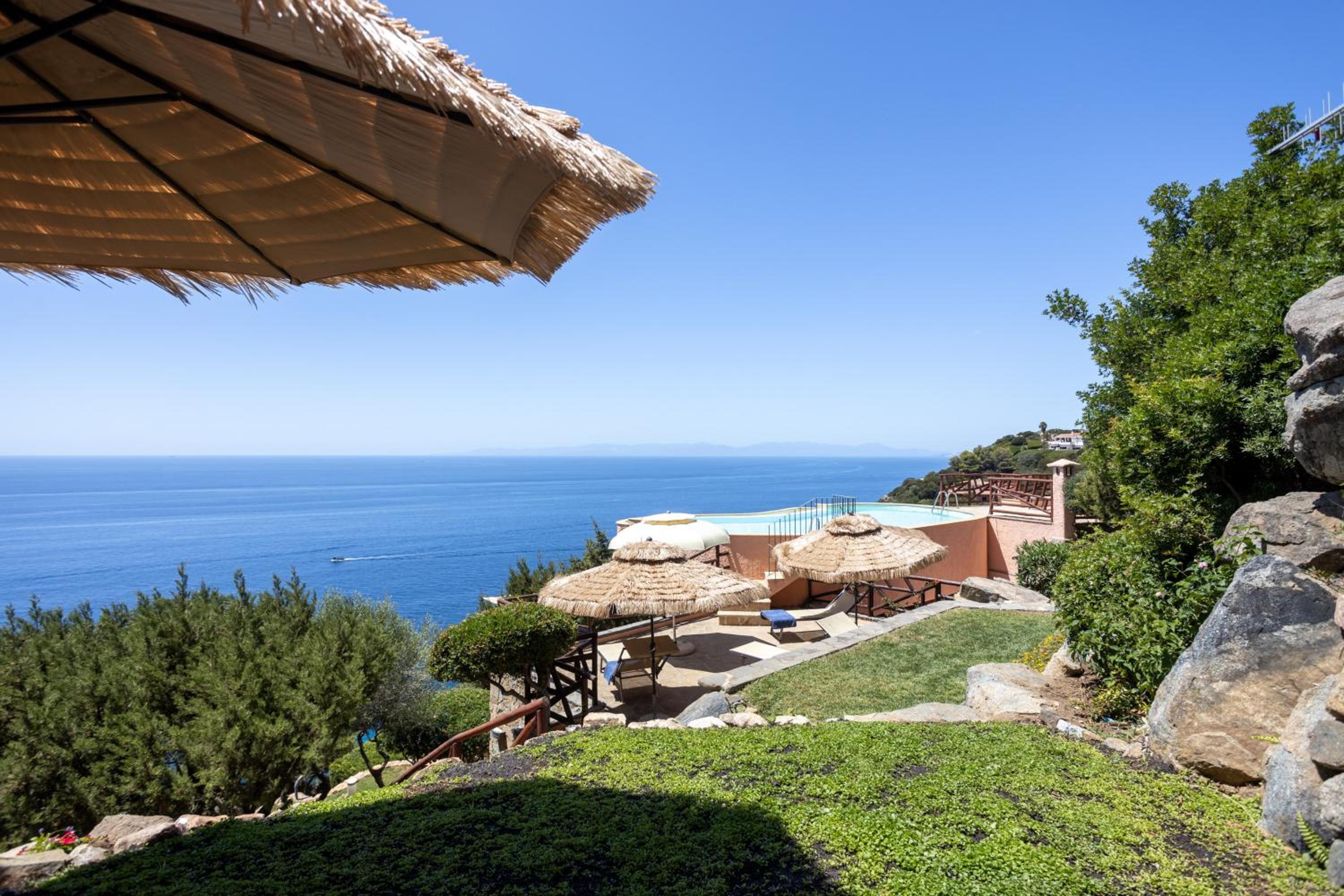 Villa photo 2