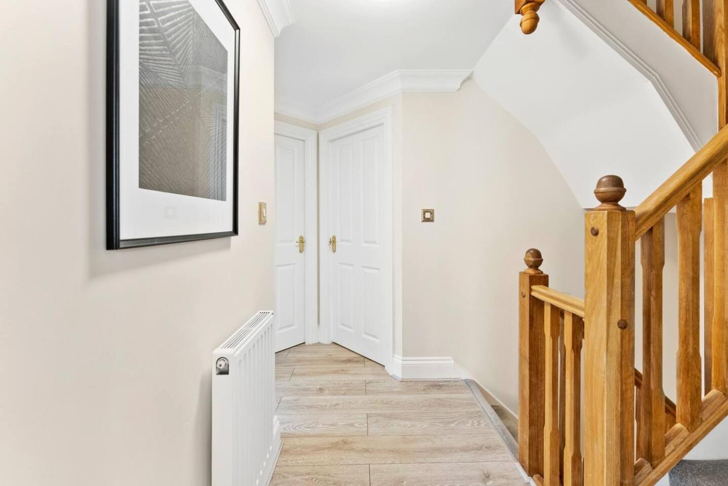 Five-Bedroom House photo 3
