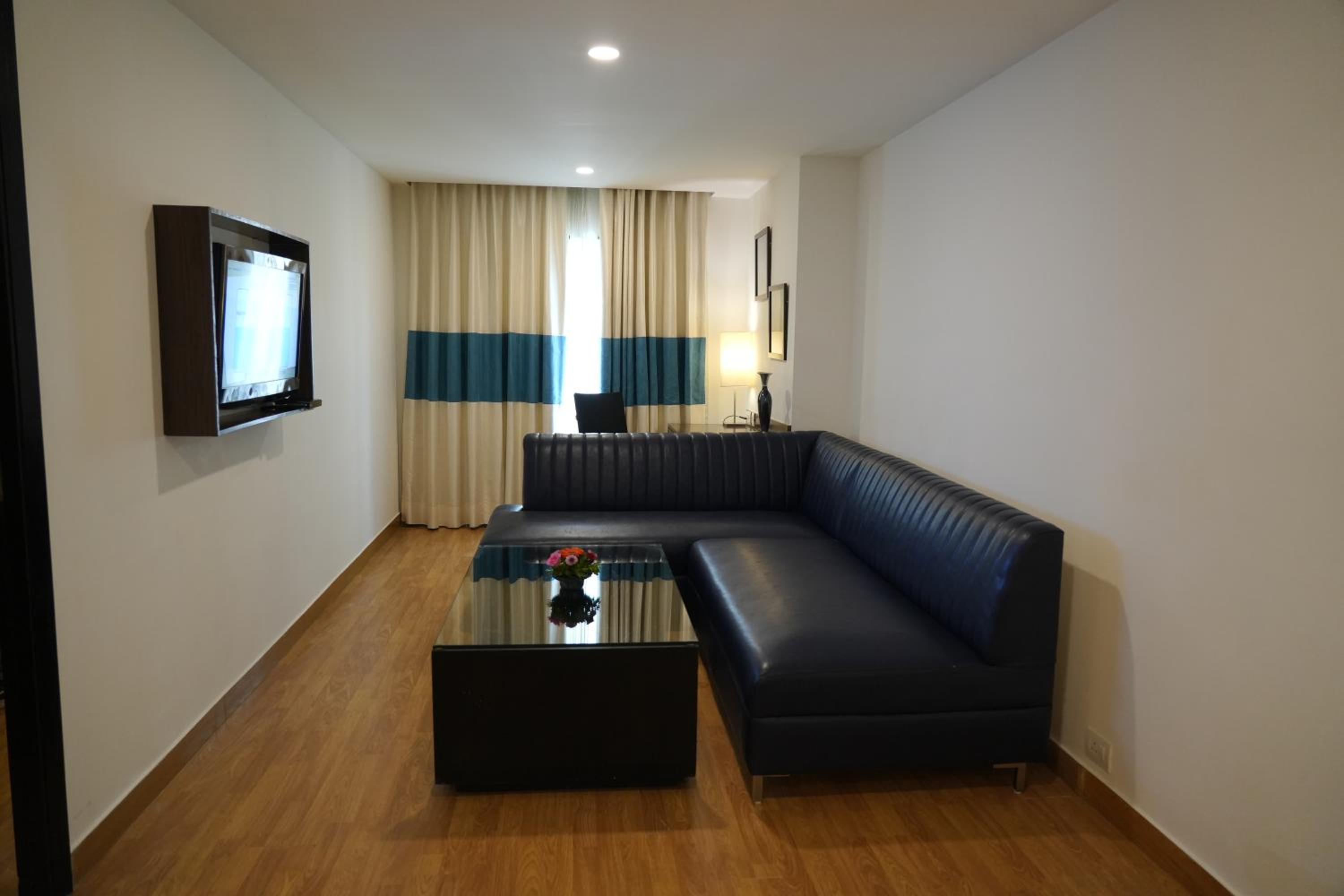 Four Points Suite - Photo 6
