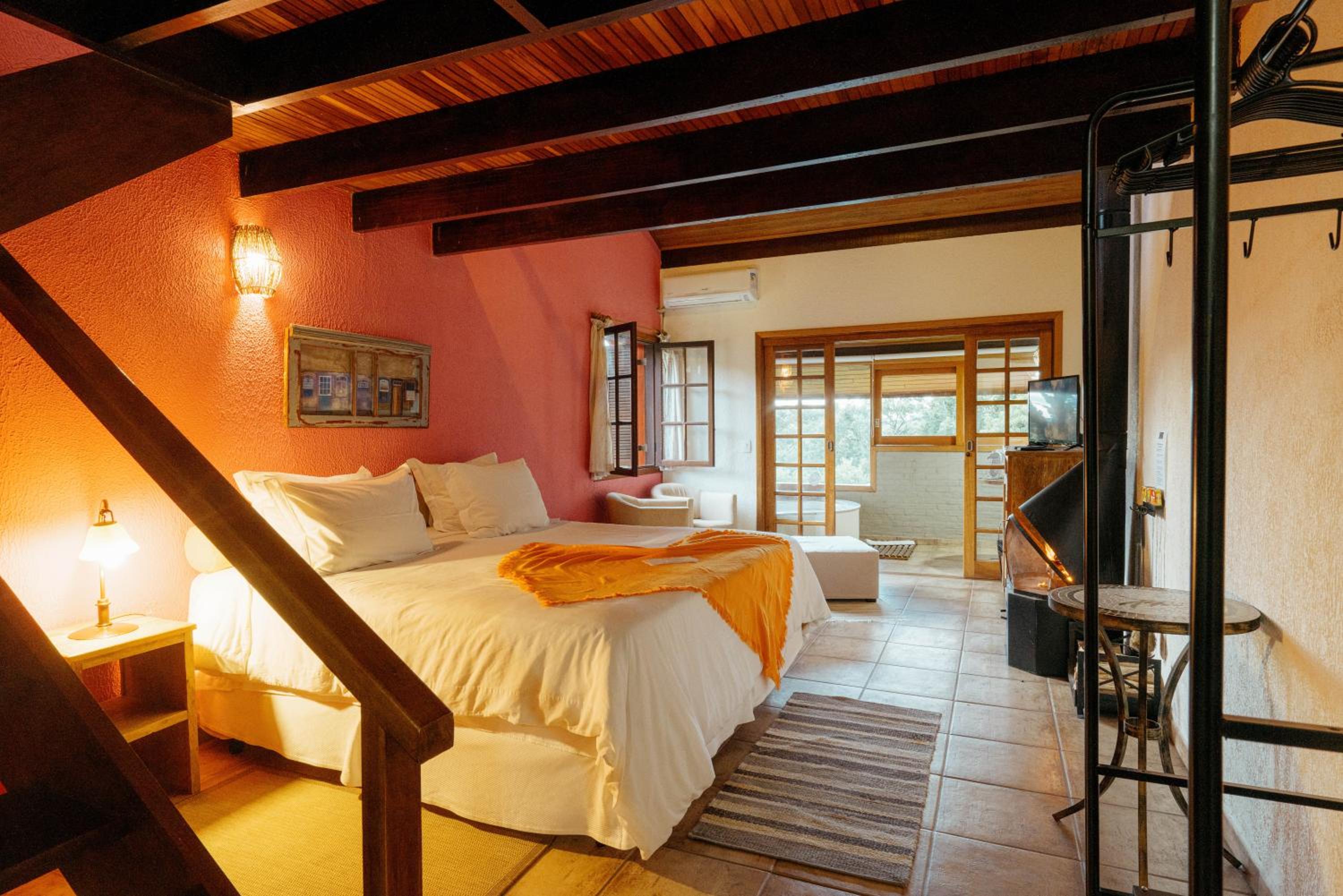 Suite with Hot Tub photo 1