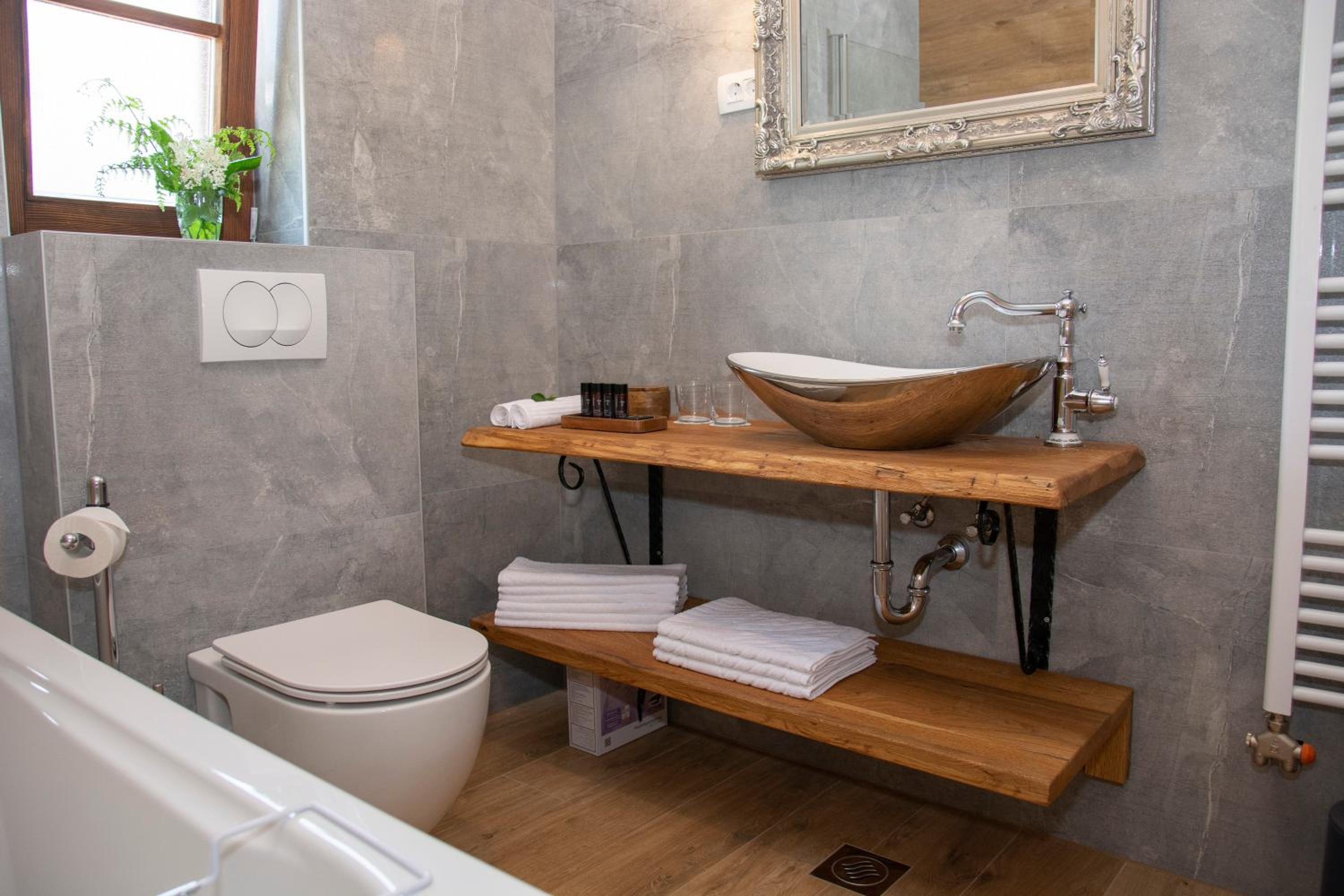 Luxury Quadruple Room - Photo 7
