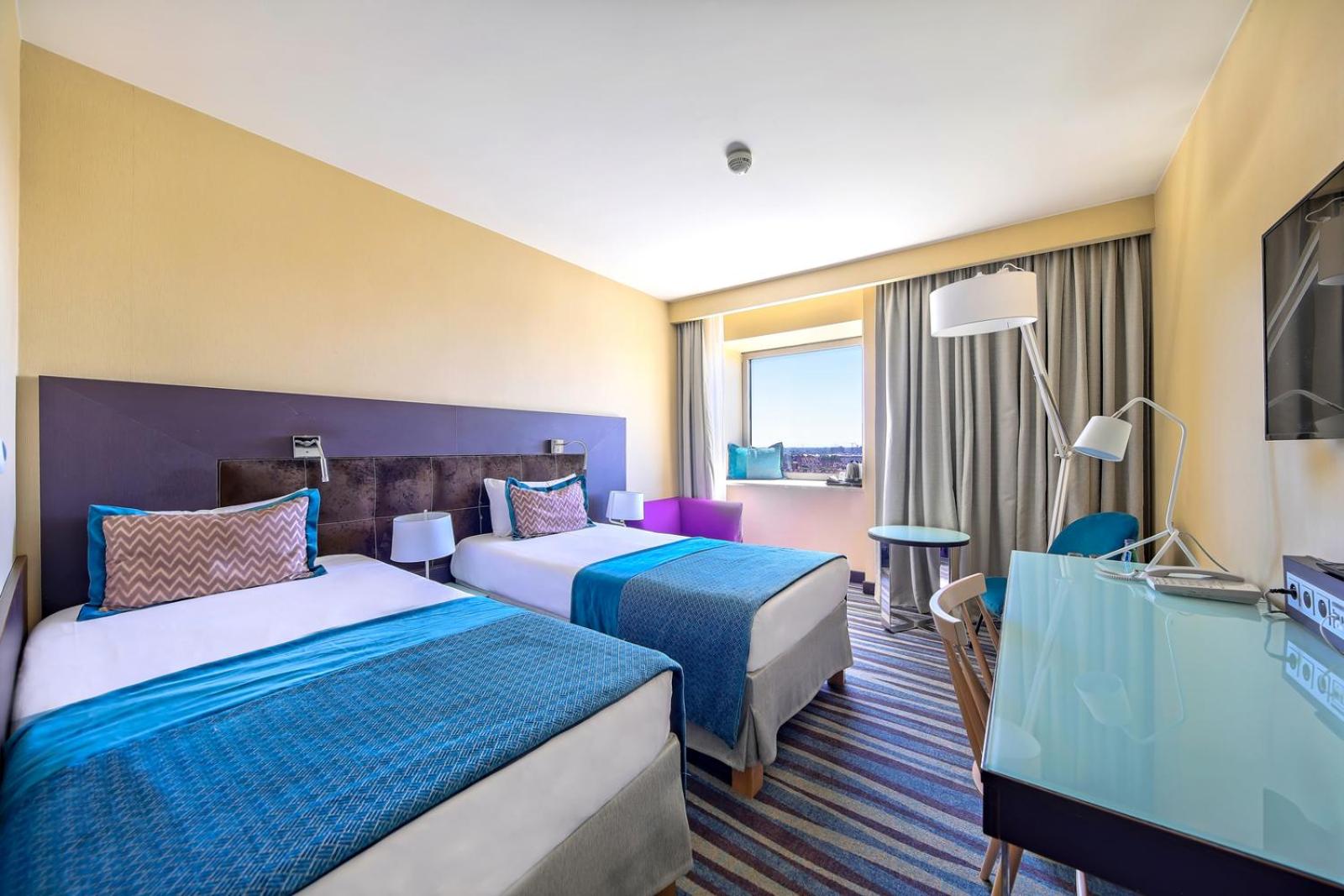 Standard Twin Room - Photo 6