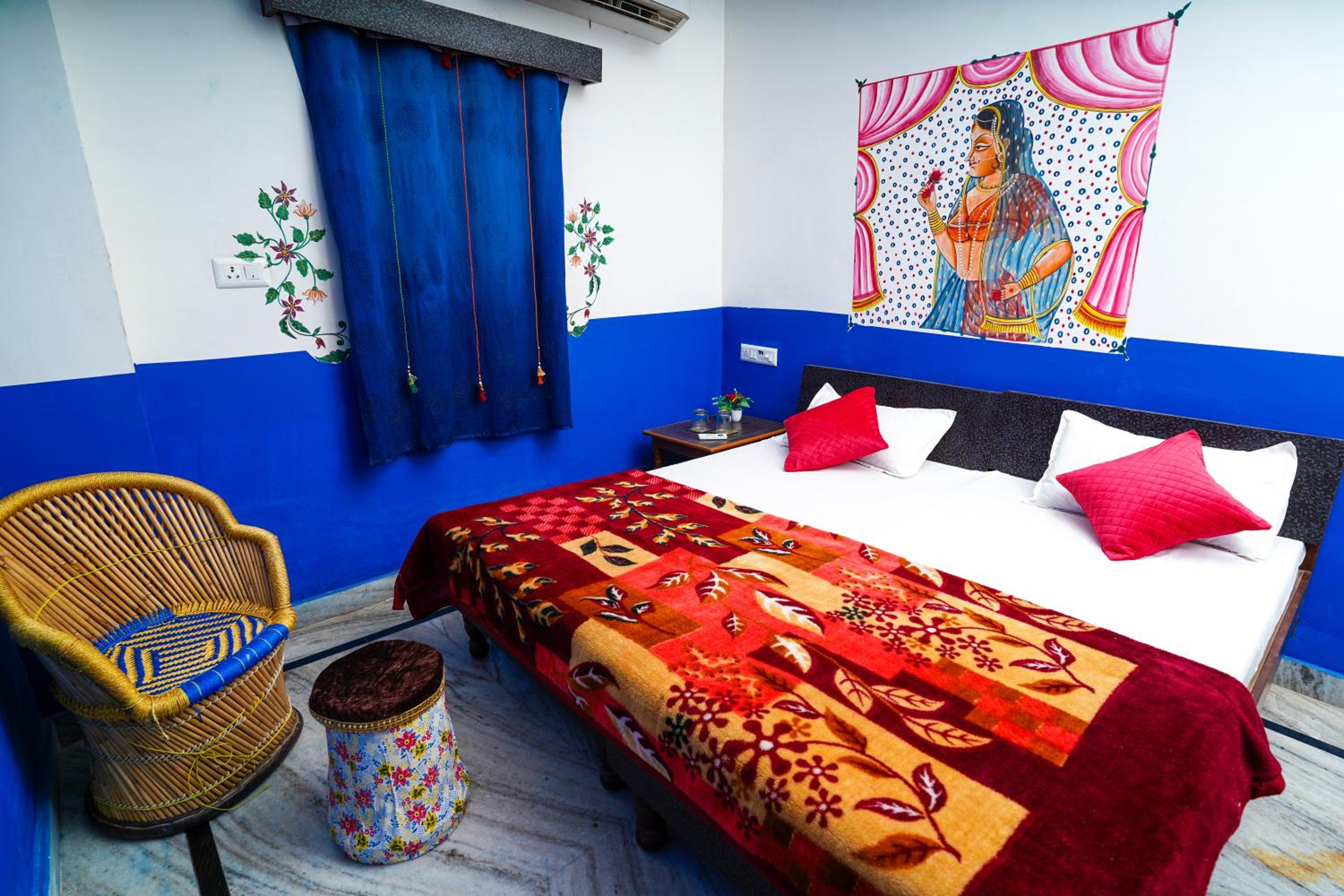 Deluxe King Suite photo 3