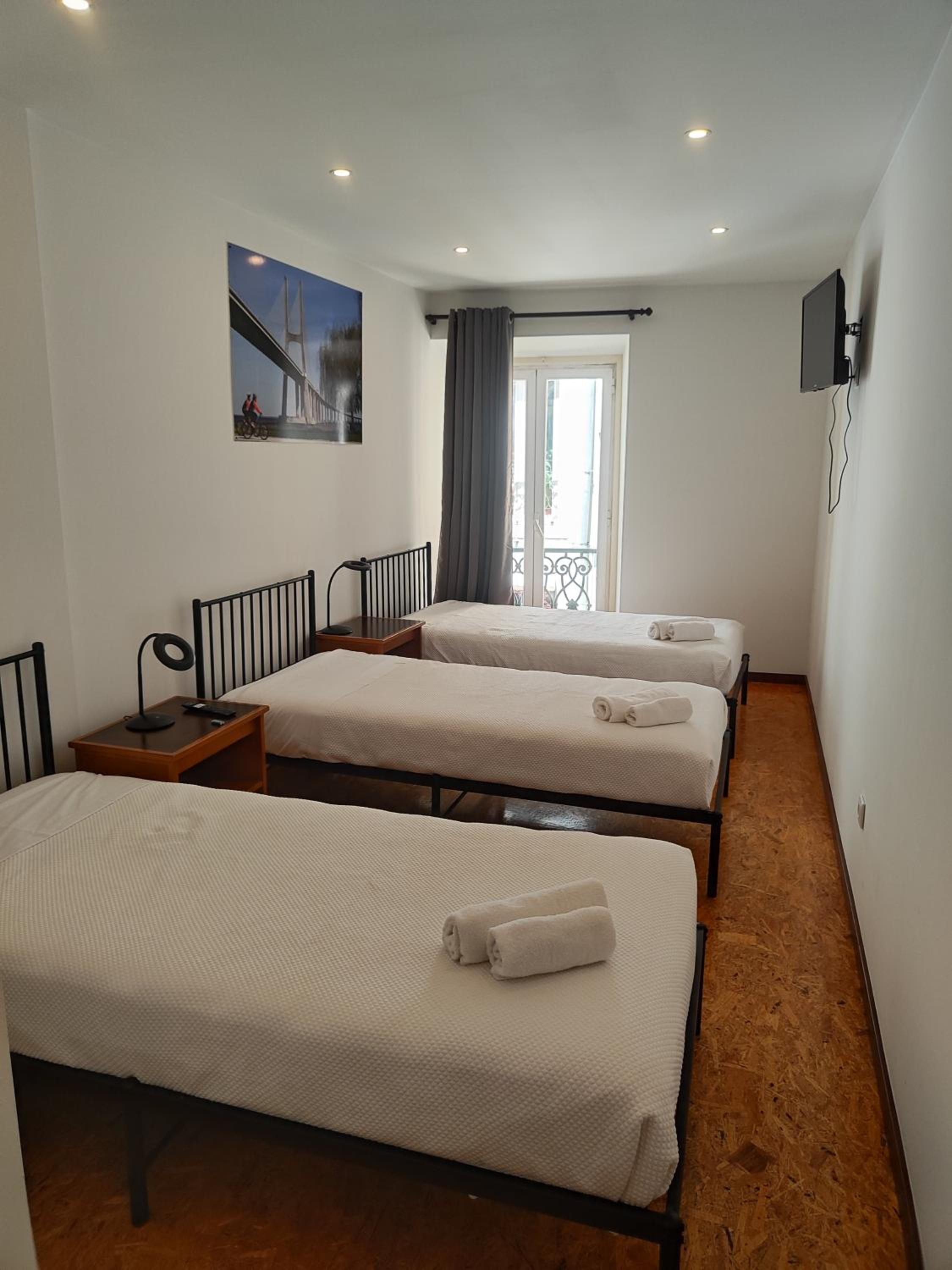 Economy Triple Room photo 1