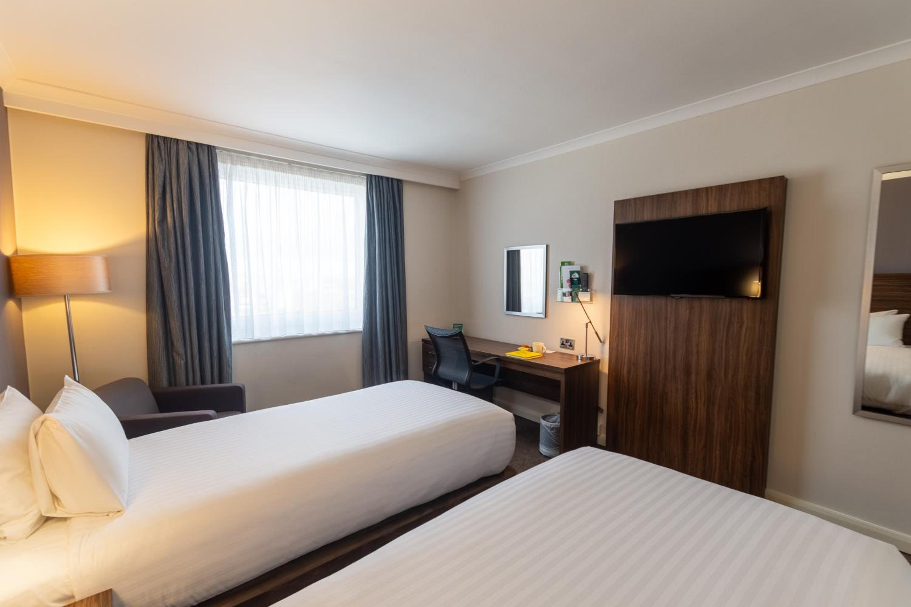 Standard Twin Room - Photo 3