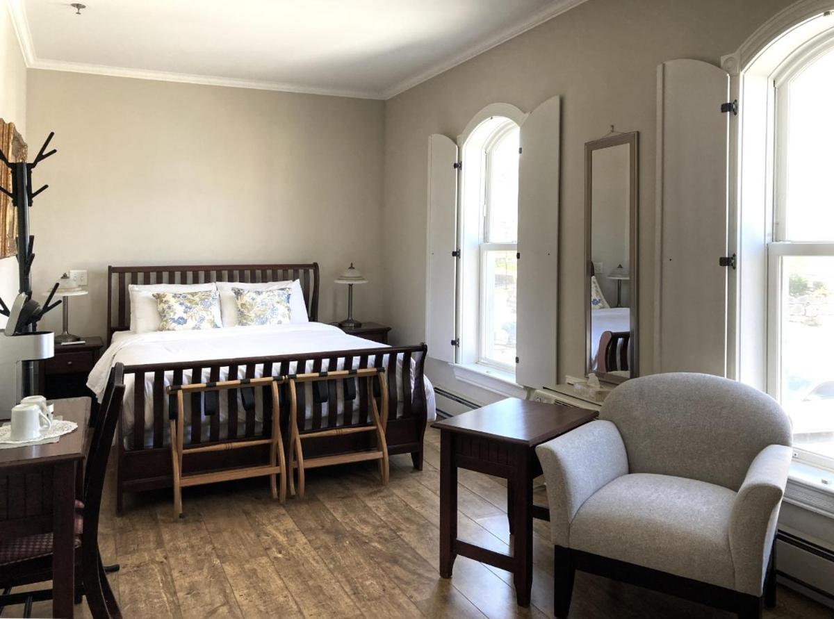 Standard Double Room photo 3
