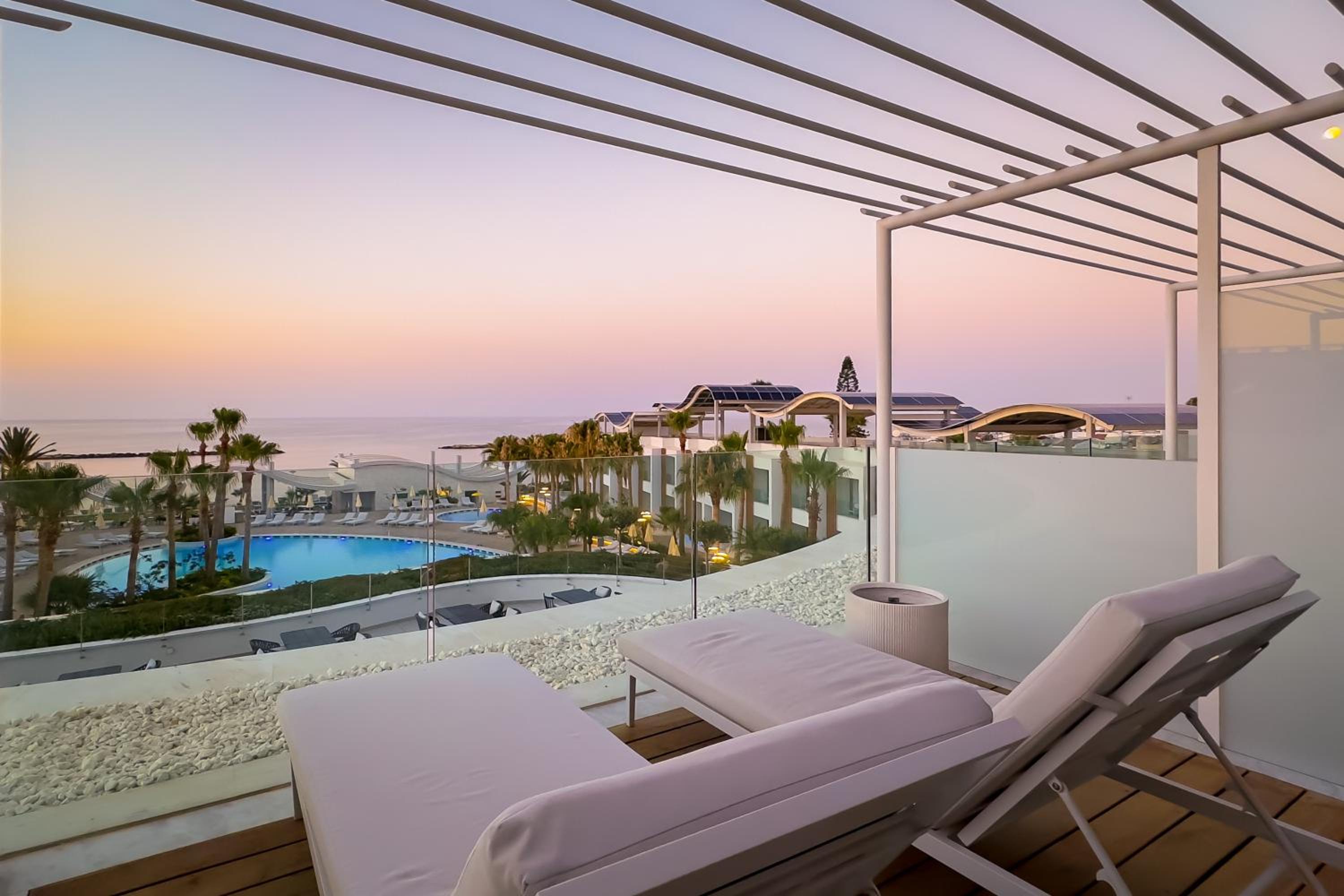 Junior Suite with Balcony and Sea View - Photo 4