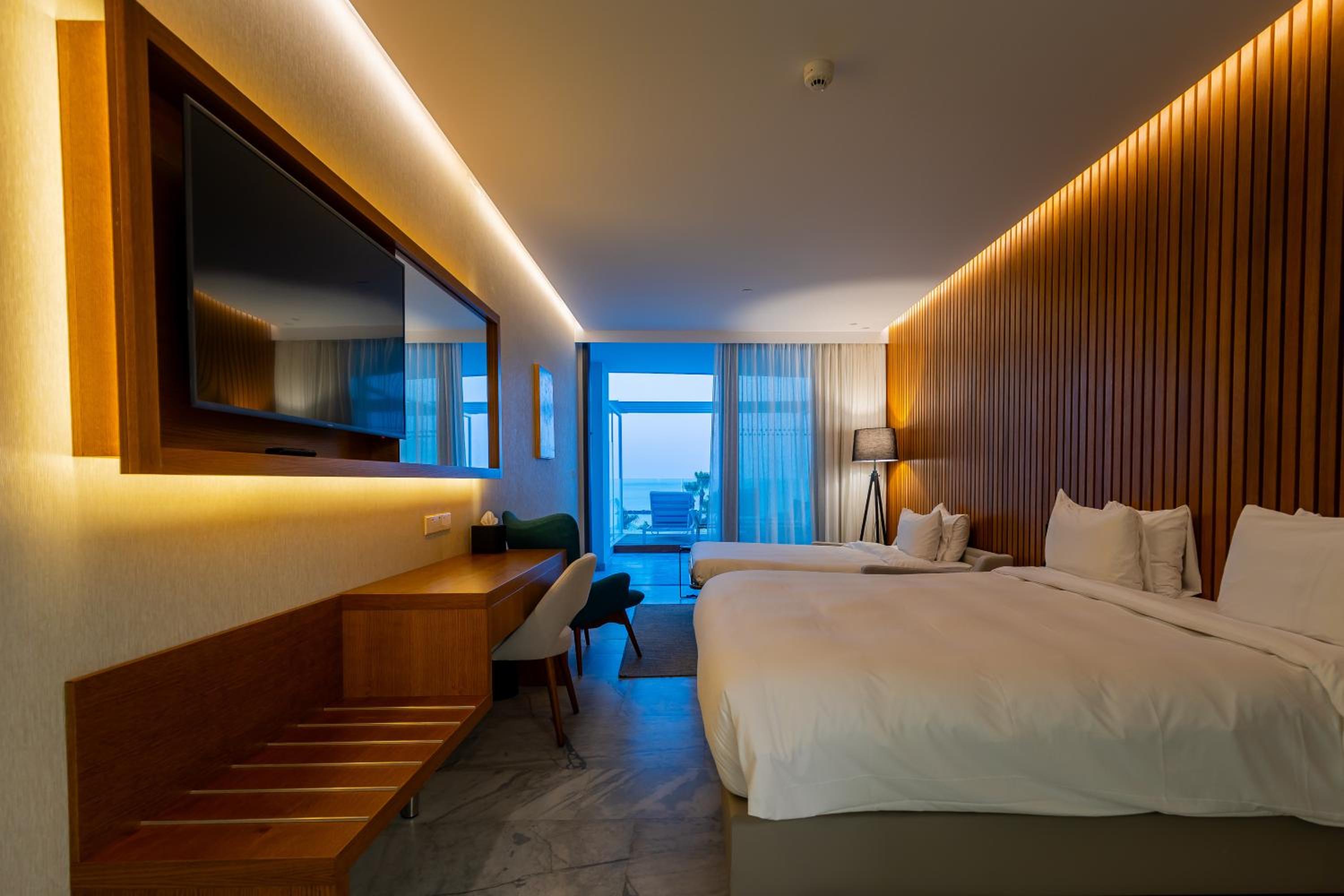 Junior Suite with Balcony and Sea View - Photo 5