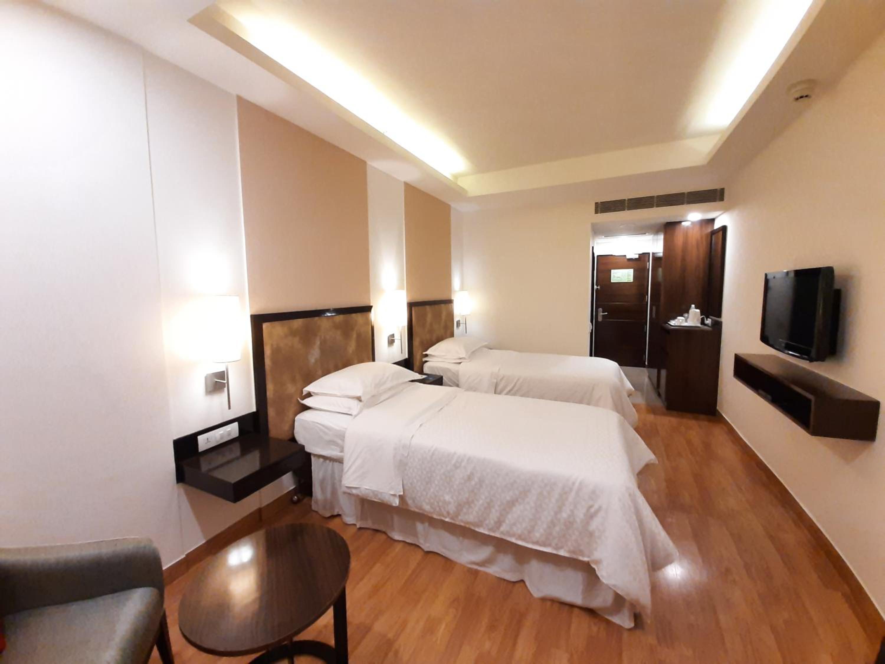 Premier Twin Room - Photo 3