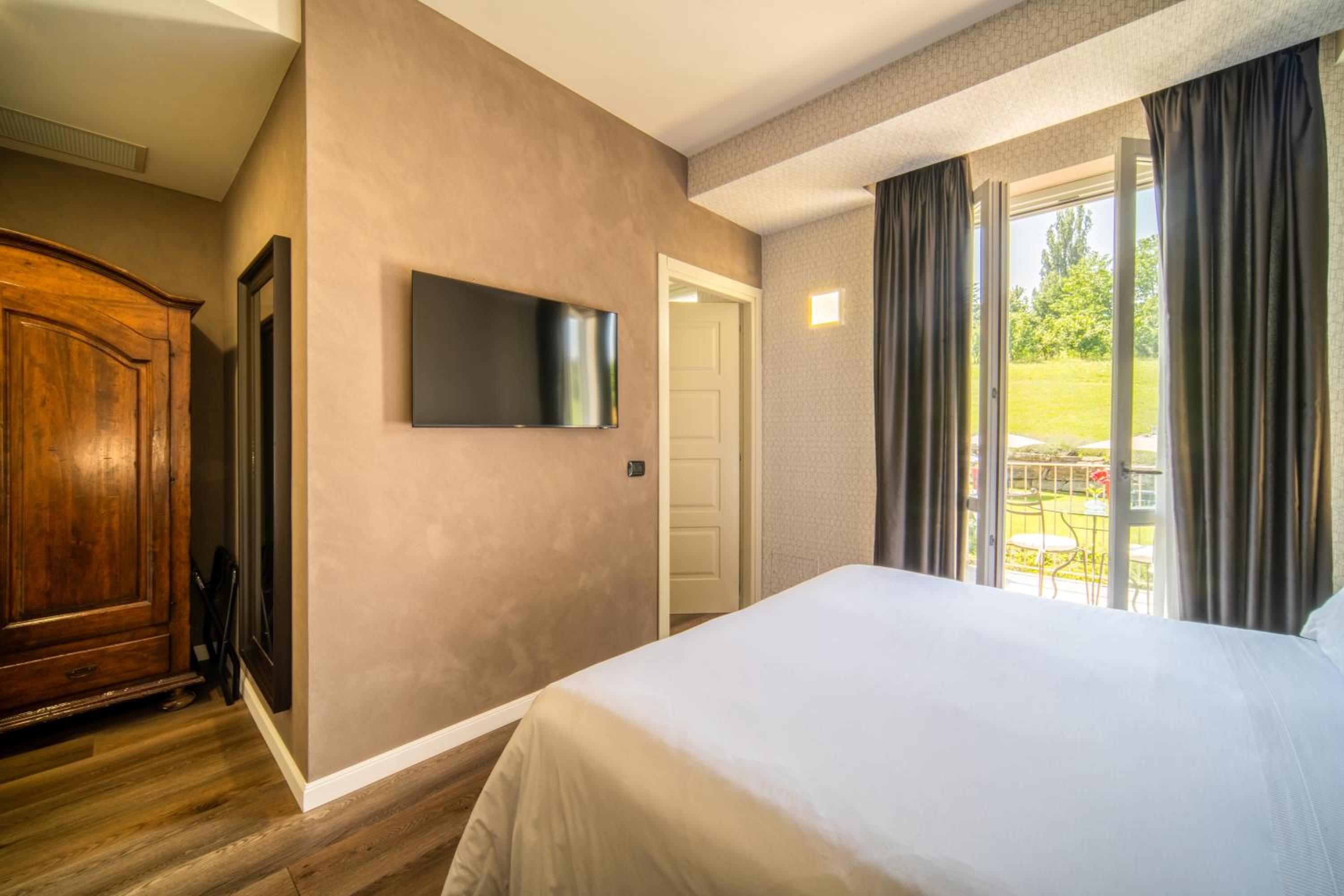 Standard Double or Twin Room photo 1
