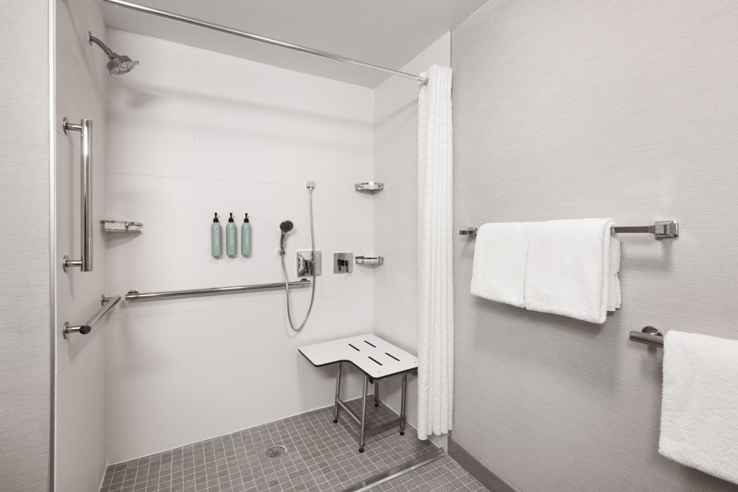 Double Room with Two Double Beds - Hearing Accessible  photo 2