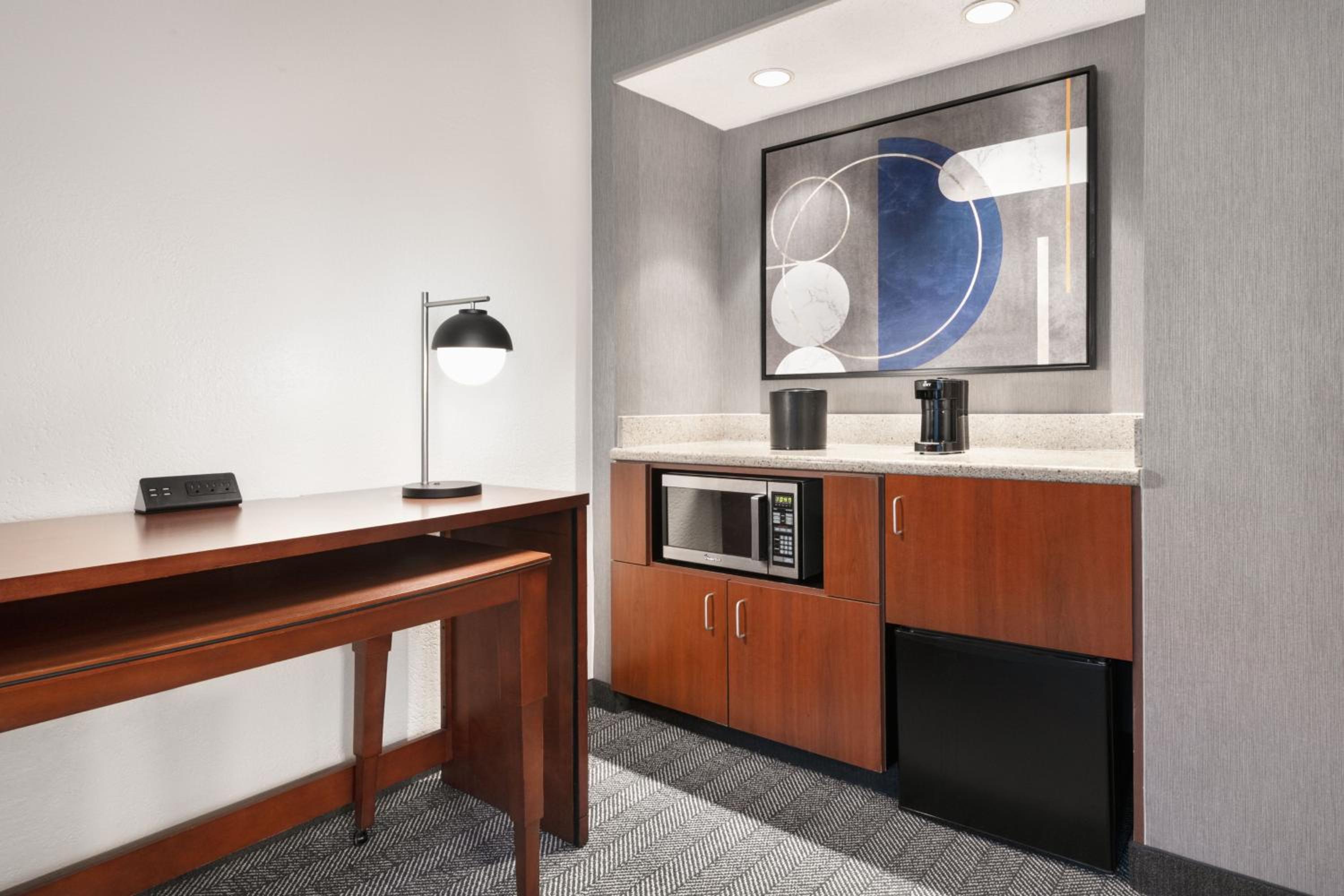 King Suite with Courtyard View - Photo 7