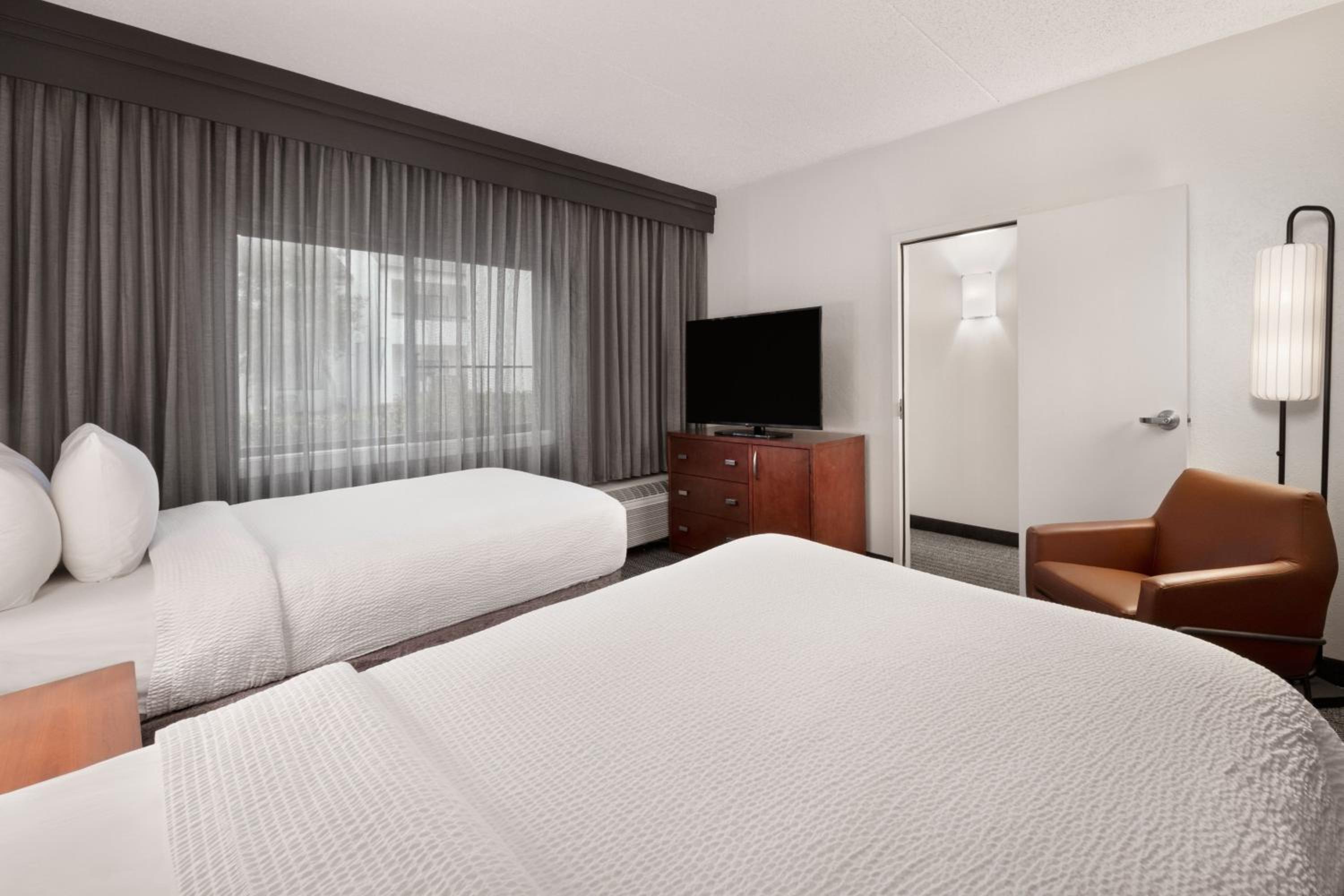 Double Suite with Two Double Beds - Courtyard View - Photo 3