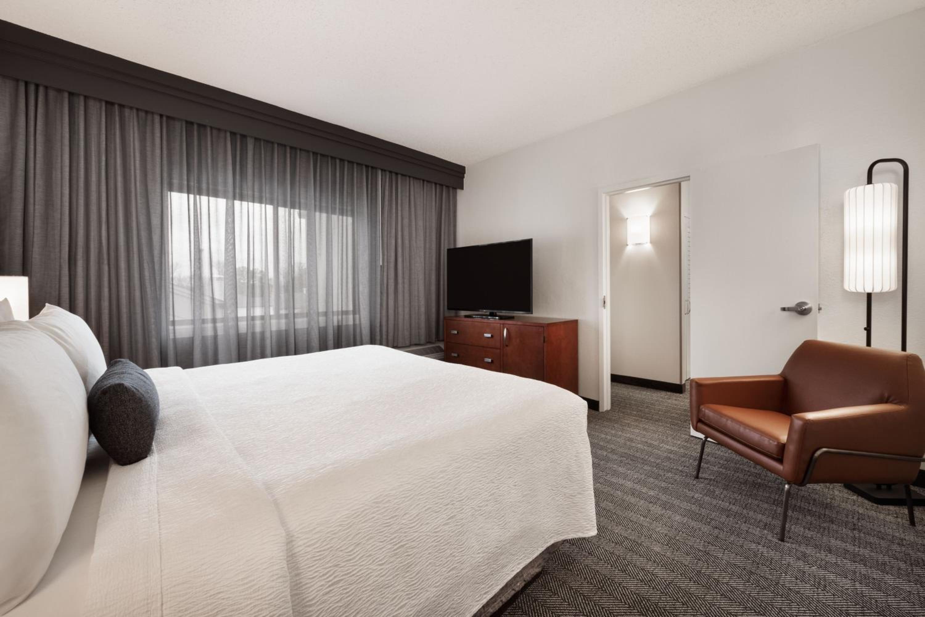 King Suite with Courtyard View - Photo 9
