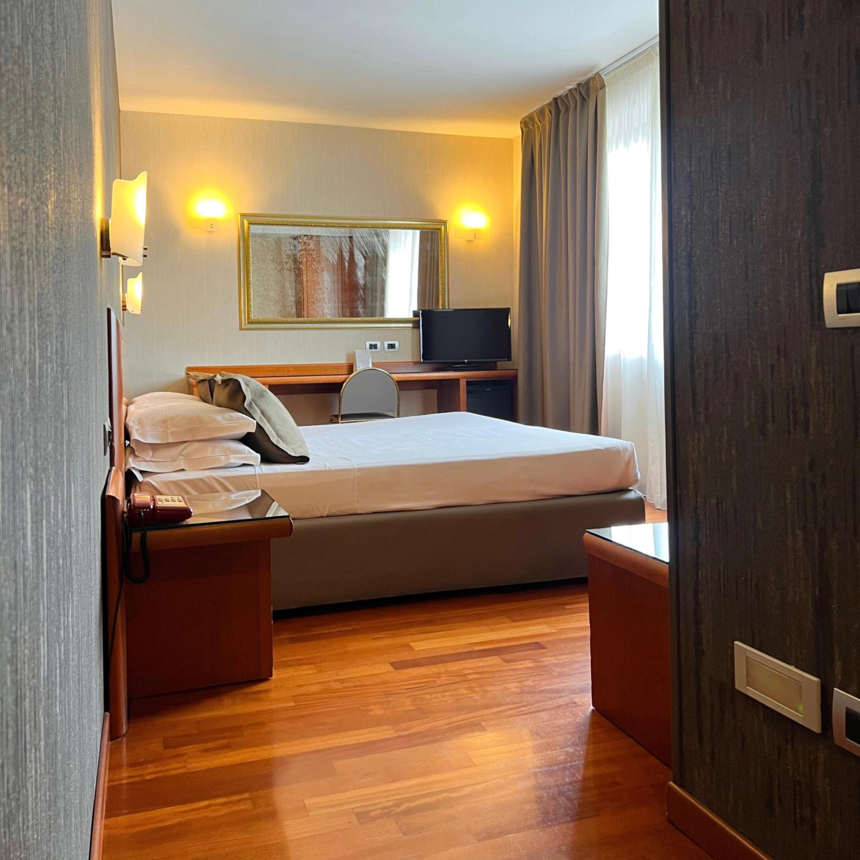 Economy Double or Twin Room photo 3