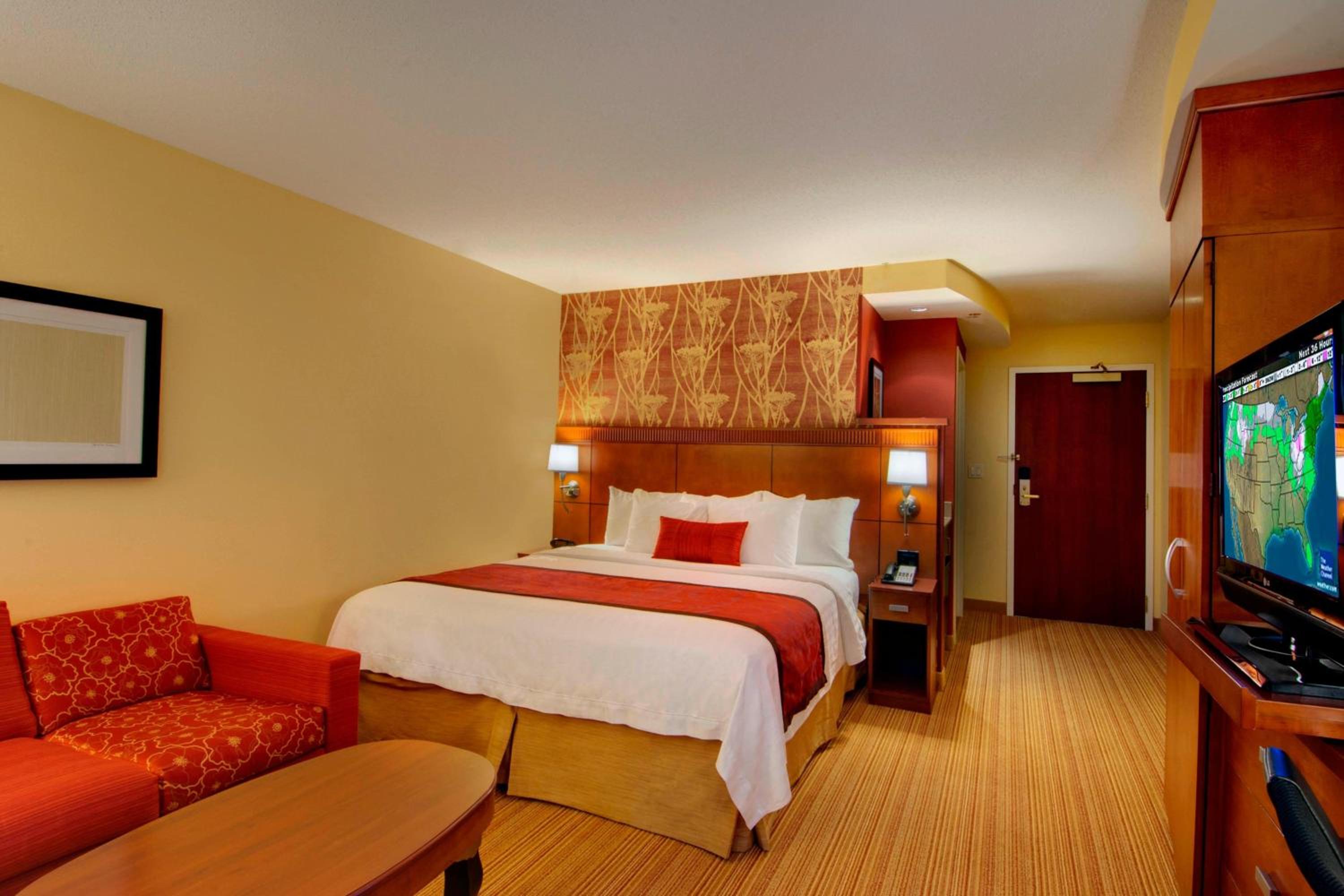 King Room with Sofa Bed - Hearing Accessible - Photo 1