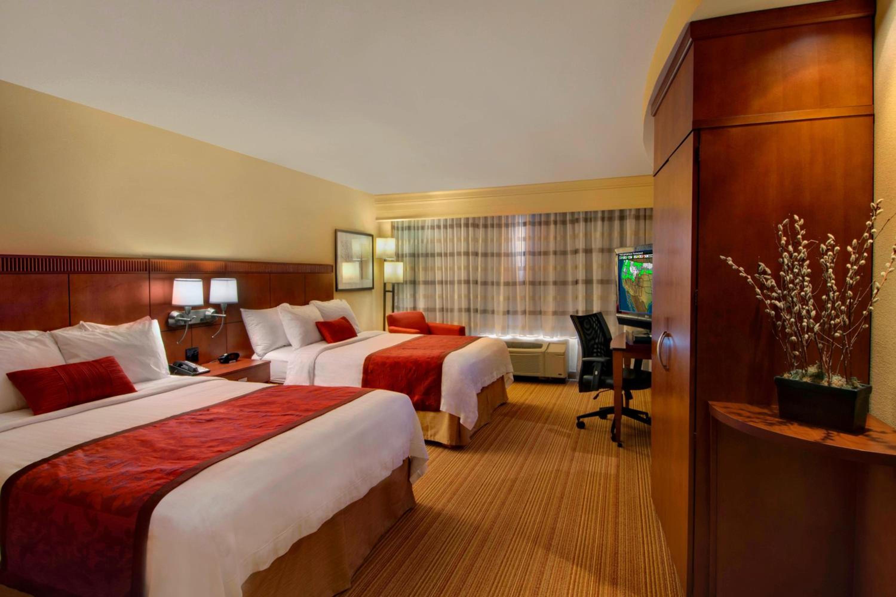 Queen Room with Two Queen Beds - Photo 1