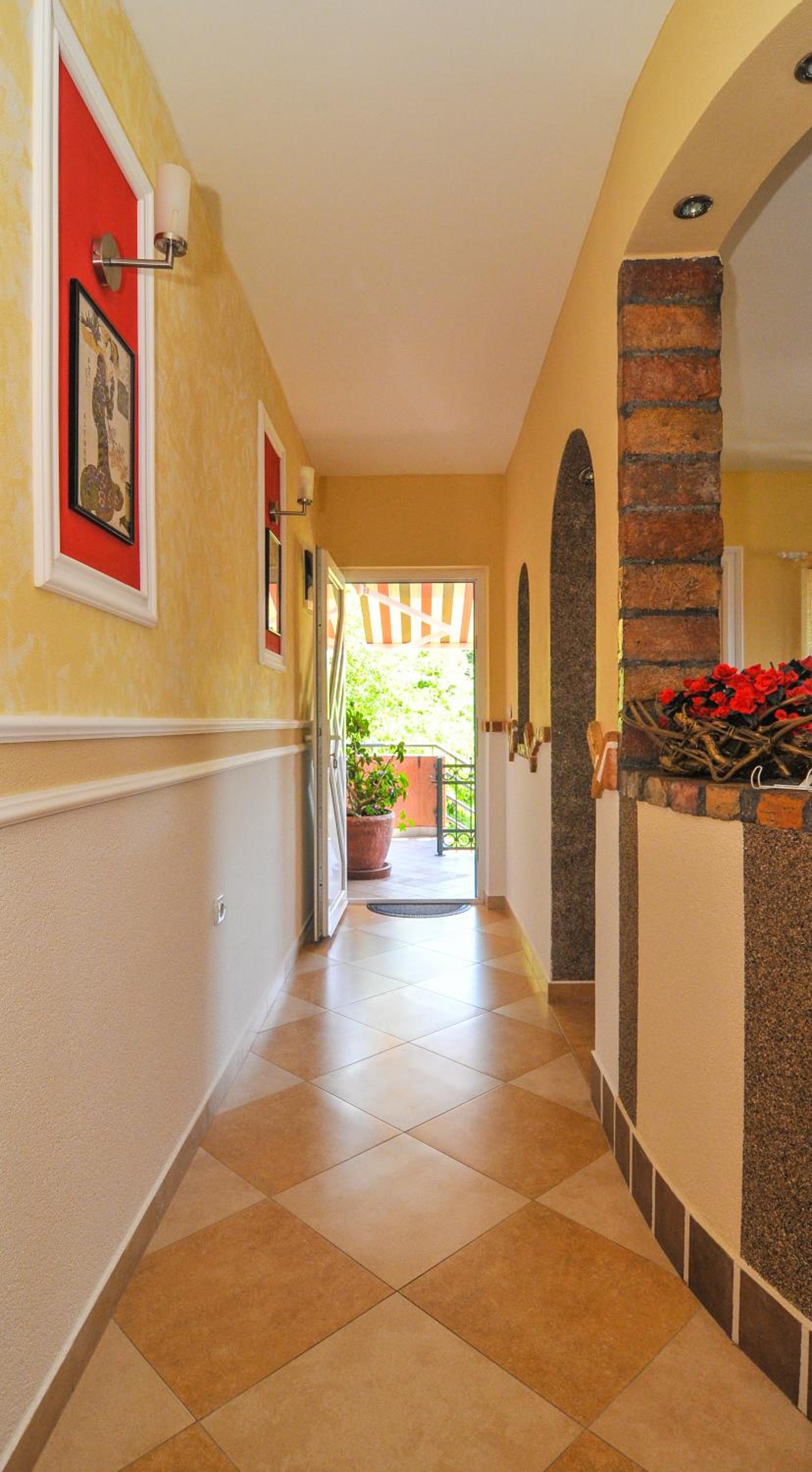 Comfort One-Bedroom Apartment with Balcony and Sea View photo 3