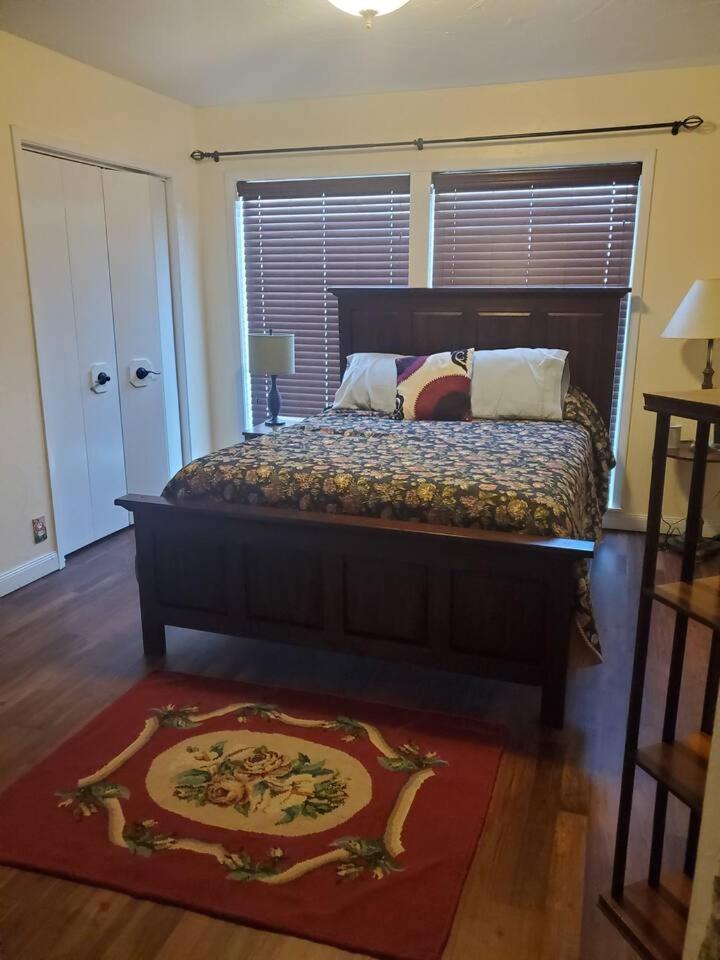 Three-Bedroom House photo 2
