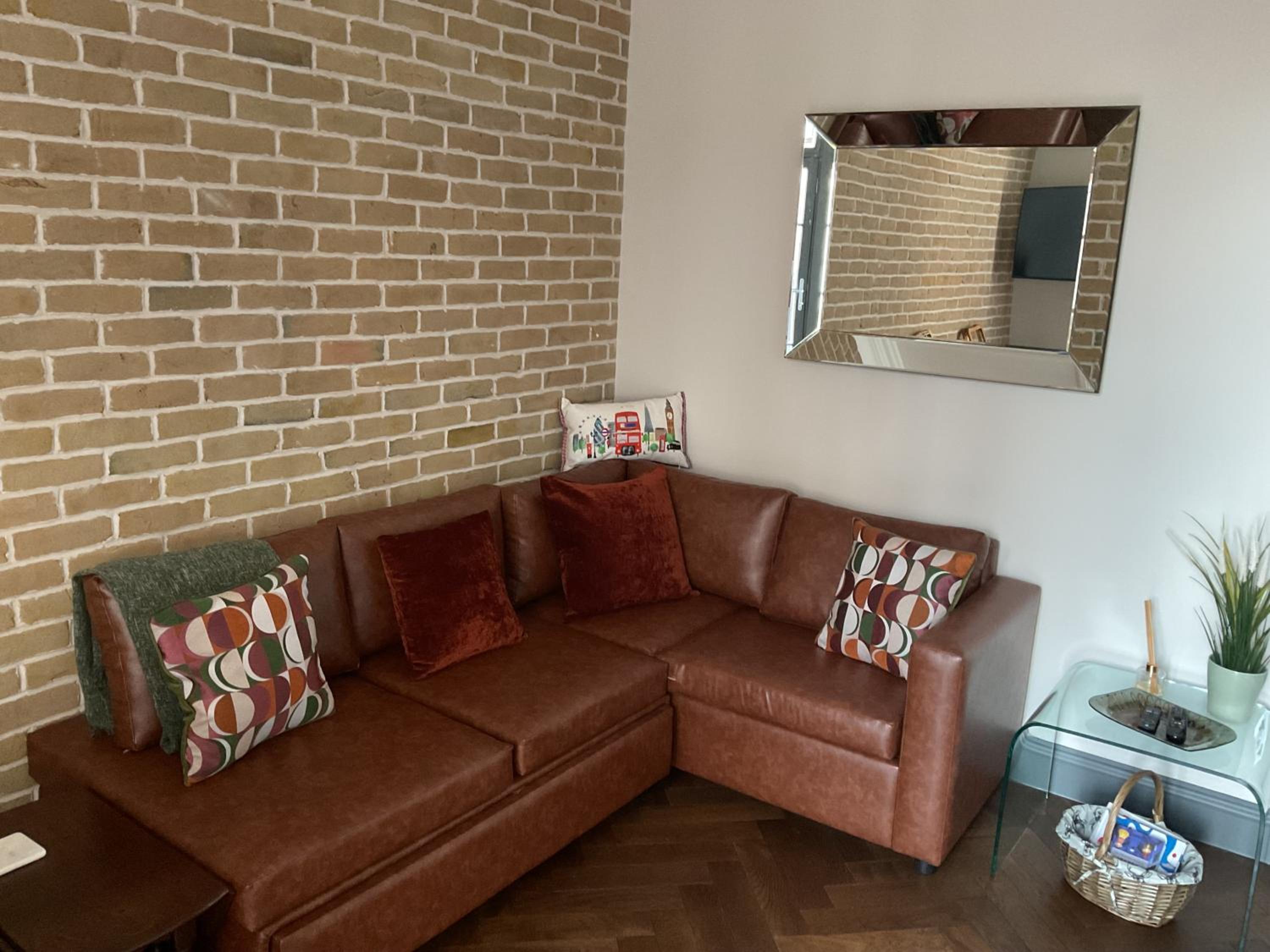 One-Bedroom Apartment photo 2