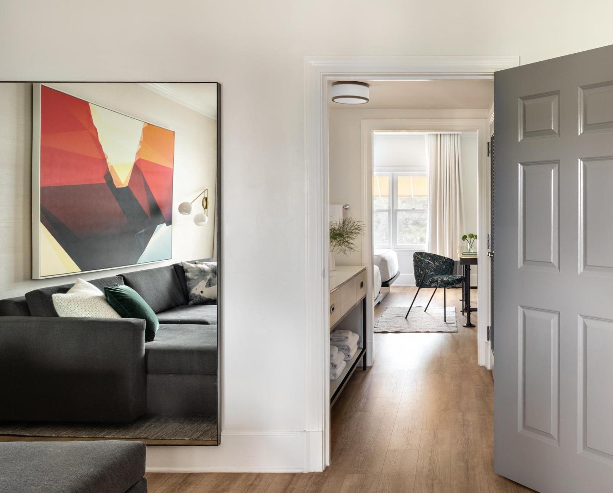 One-Bedroom Suite with Two Queen Beds thumbnail 6