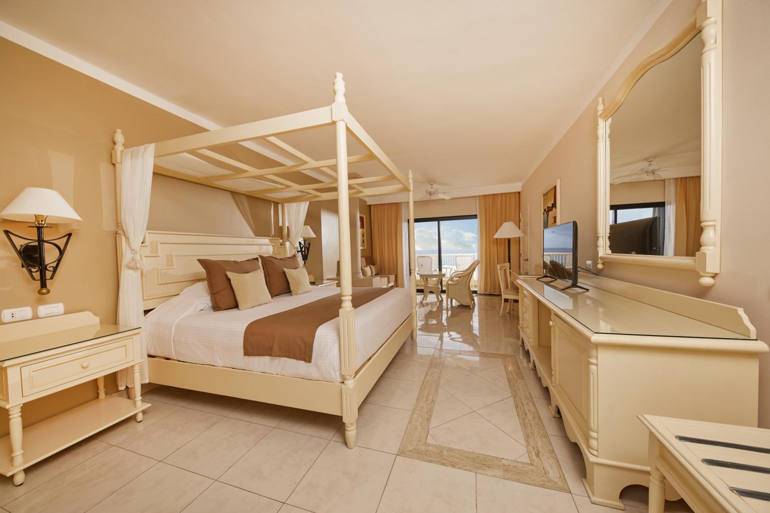 Junior Suite Deluxe Ocean Front - Adults Only (1 Adult)