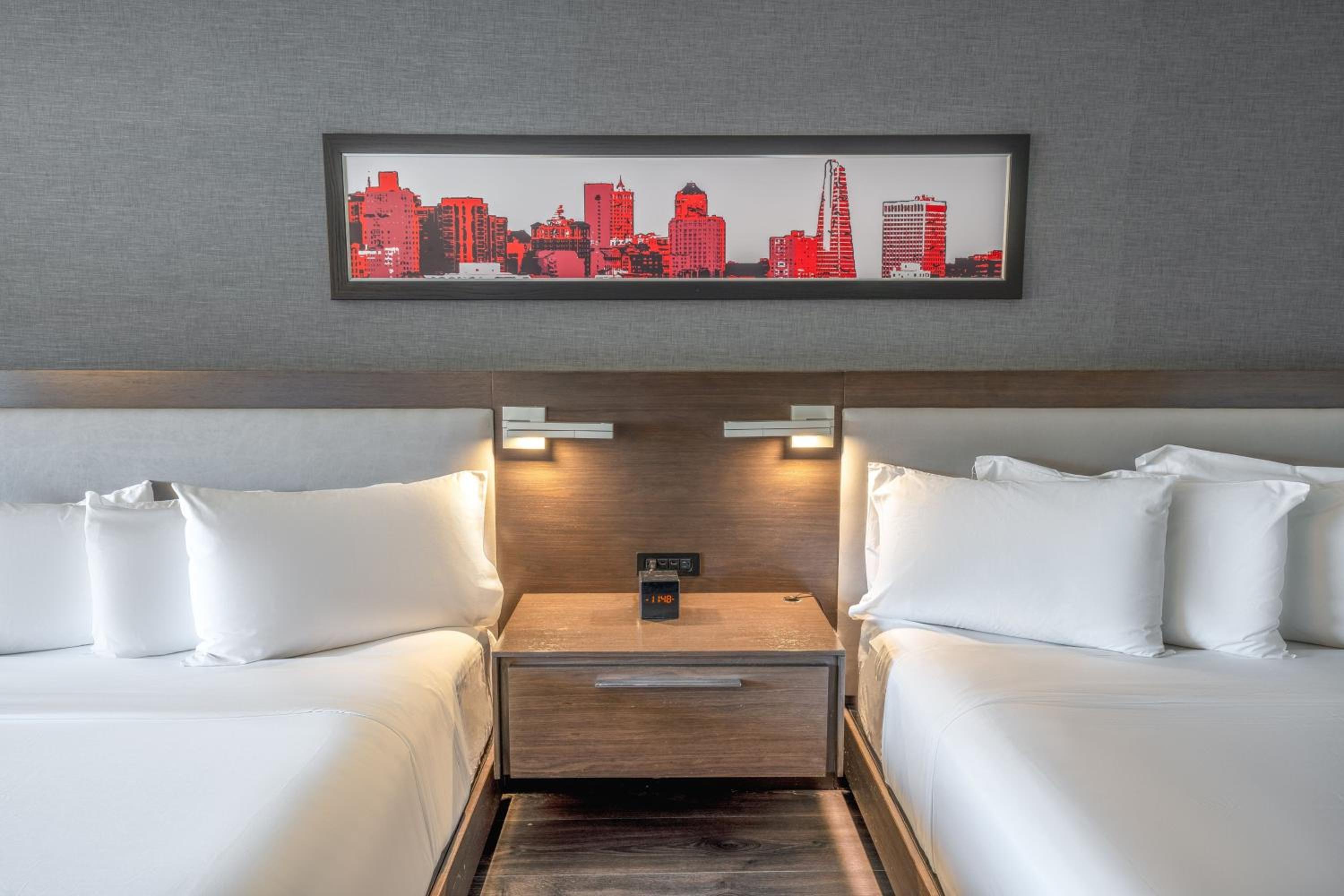 Aloft, Guest room, 2 Queen - Photo 8