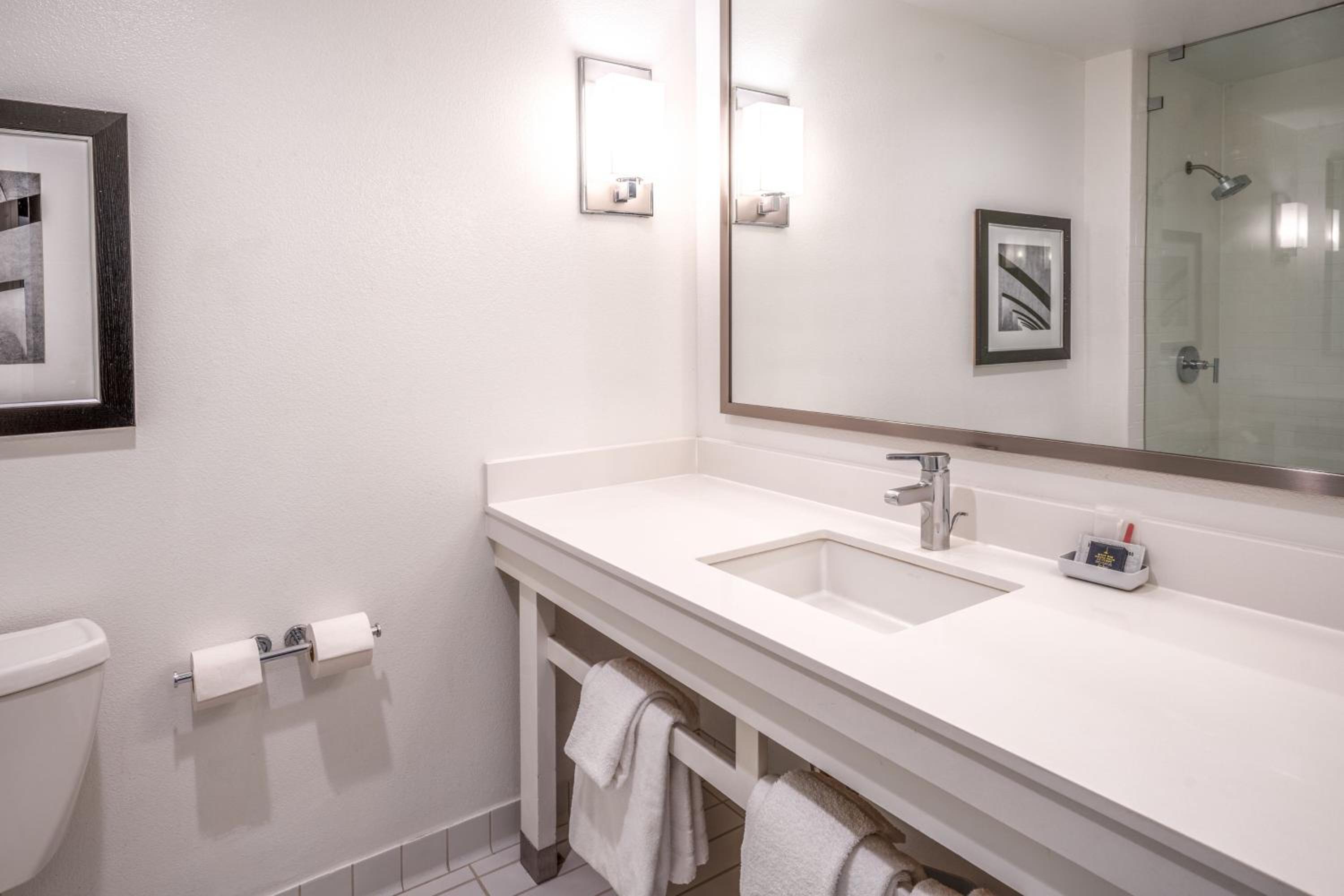 Aloft, Guest room, 1 King - Photo 7