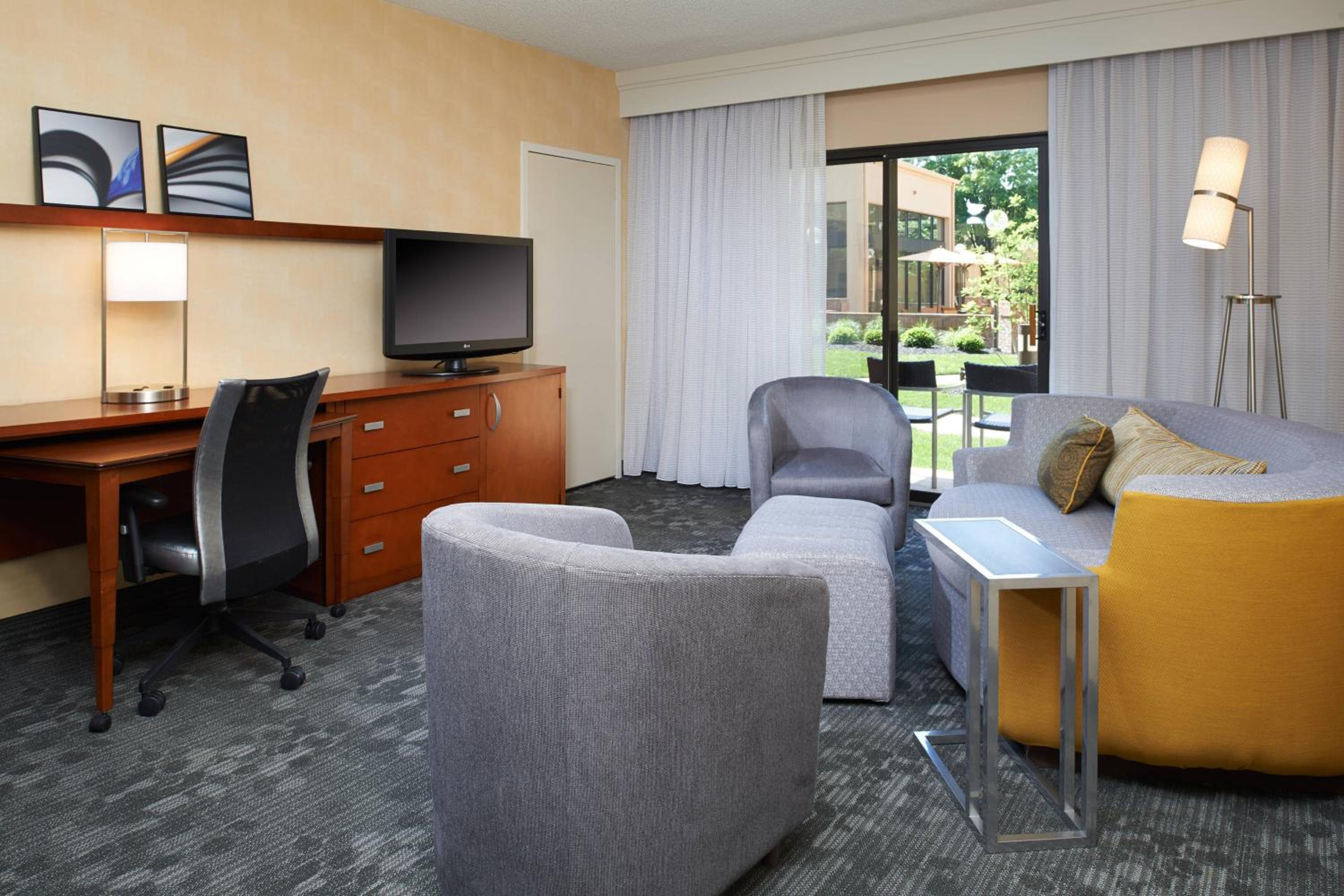 One-Bedroom King Suite - Photo 6