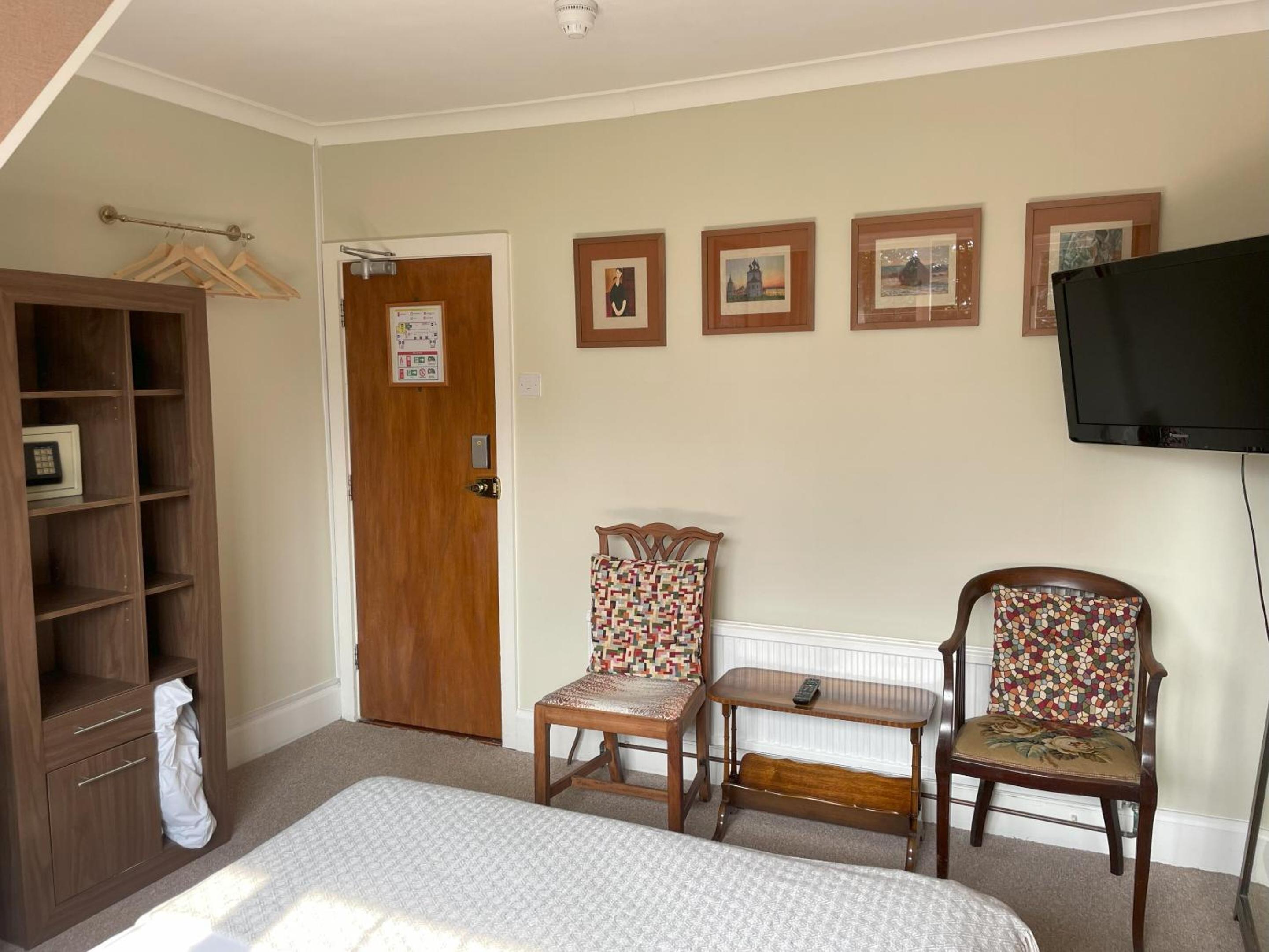 Standard Double Room - Photo 17