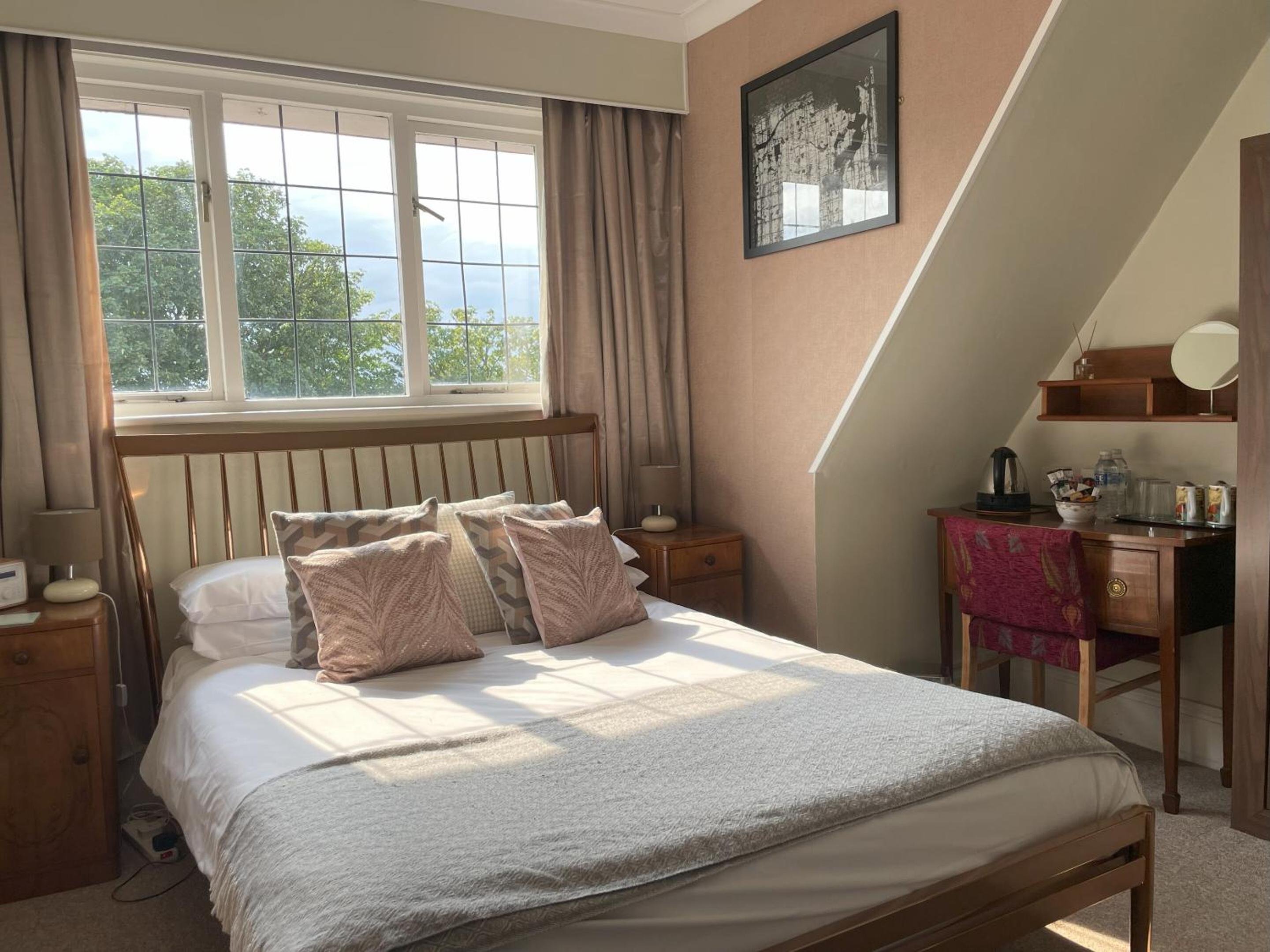 Standard Double Room - Photo 16