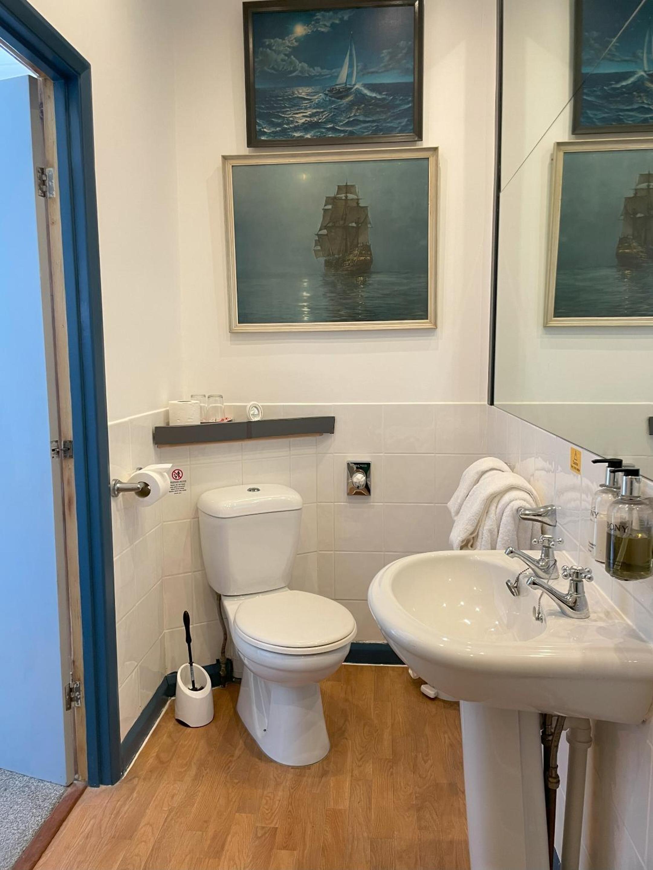 Standard Double Room - Photo 21