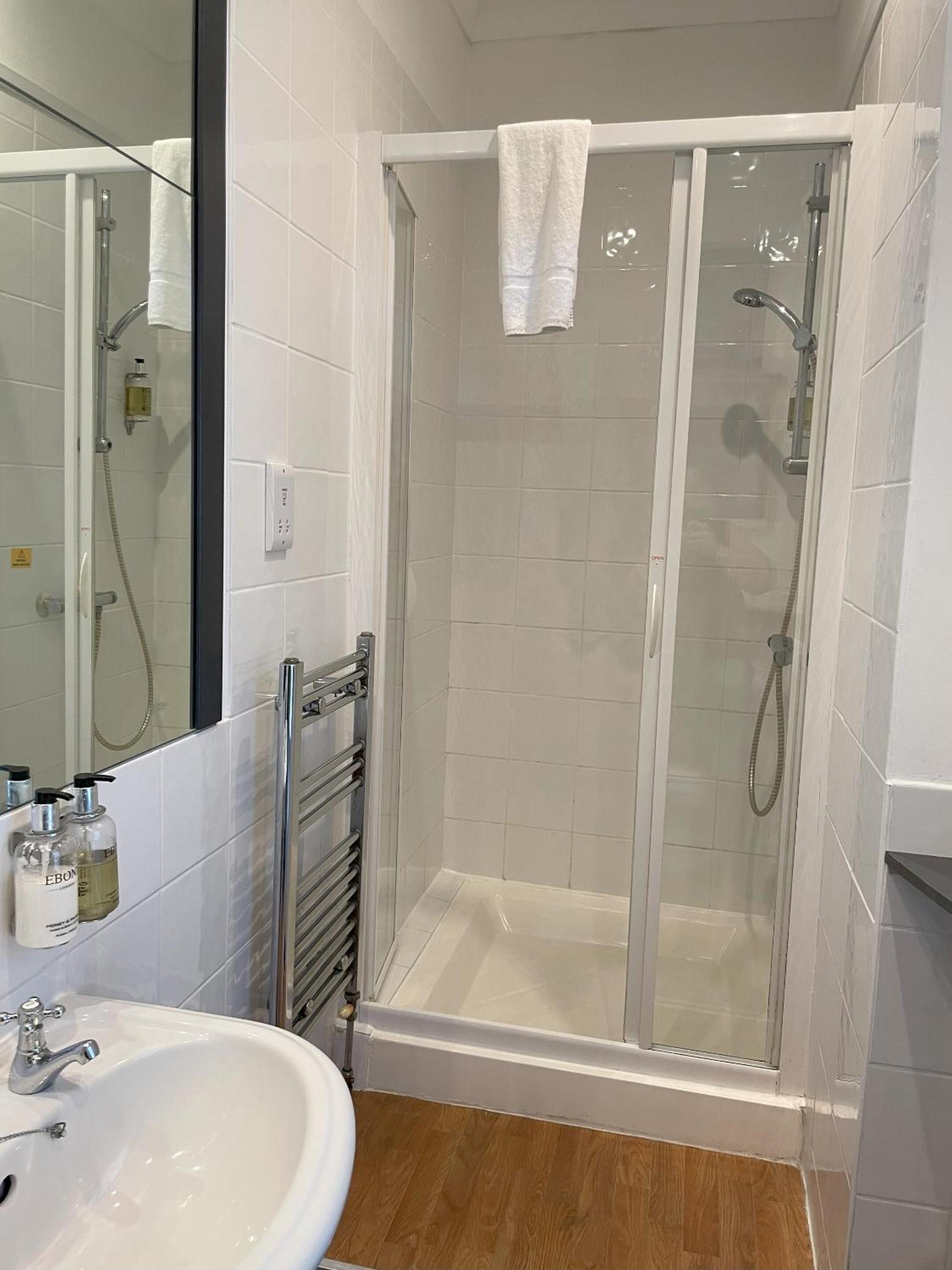 Standard Double Room - Photo 22