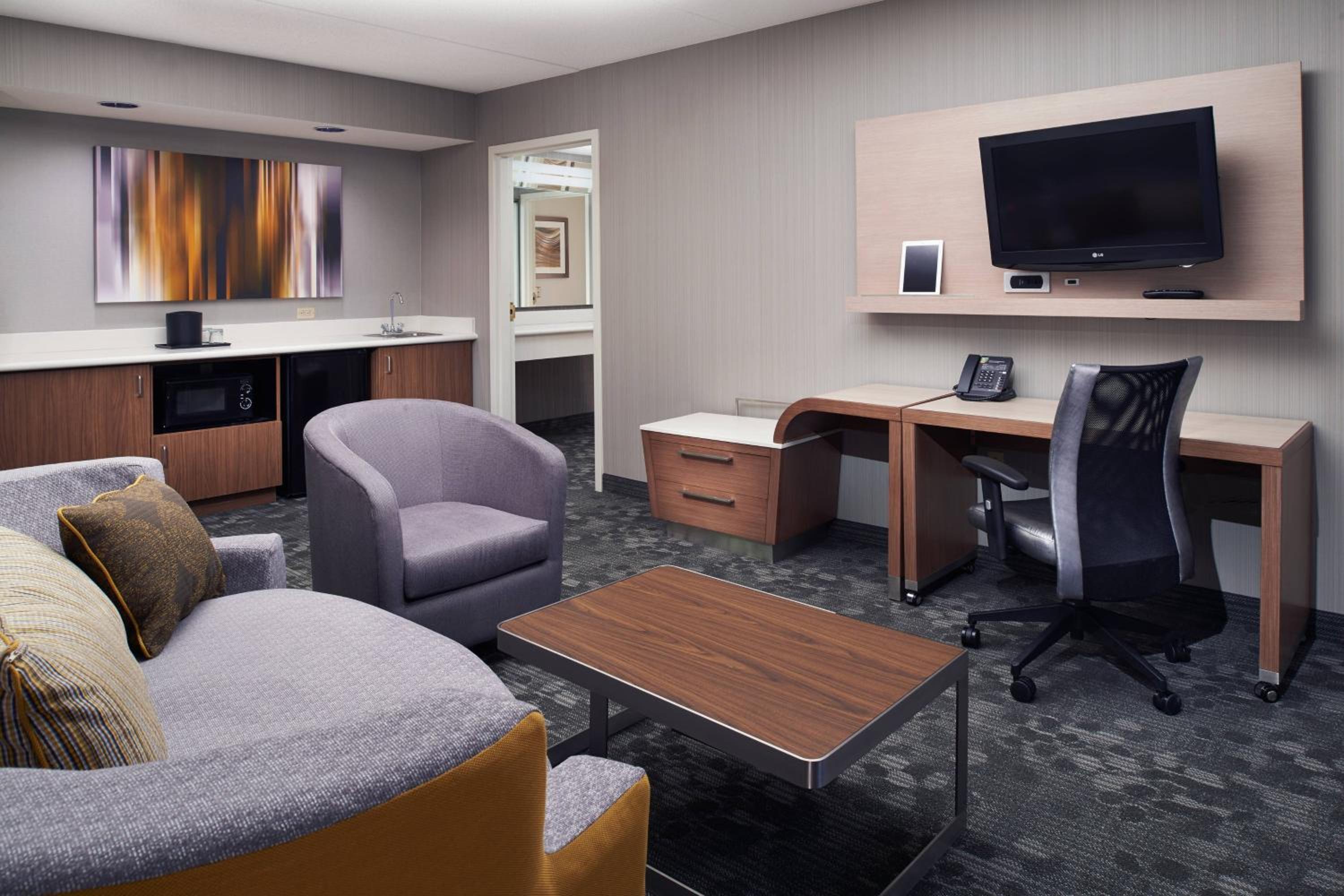 One-Bedroom King Suite with Sofa Bed  - Photo 2