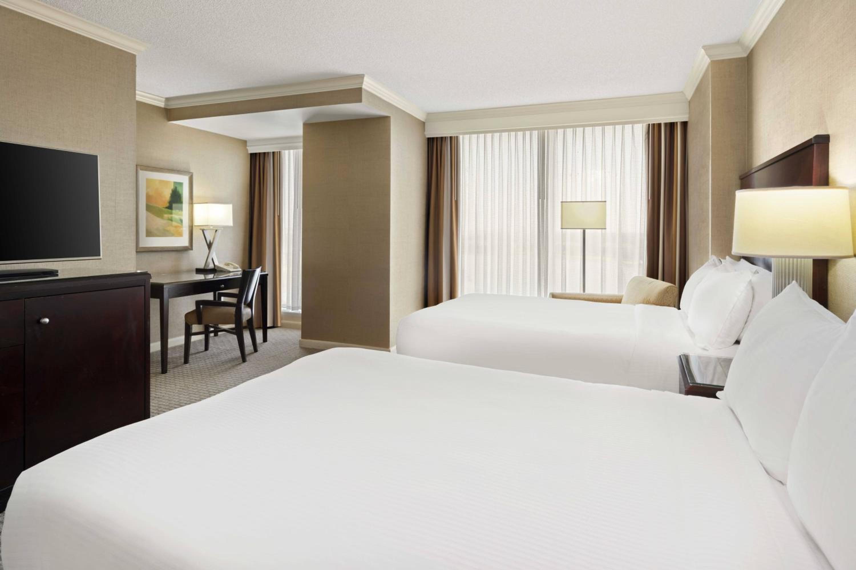 Queen Room with Two Queen Beds photo 1