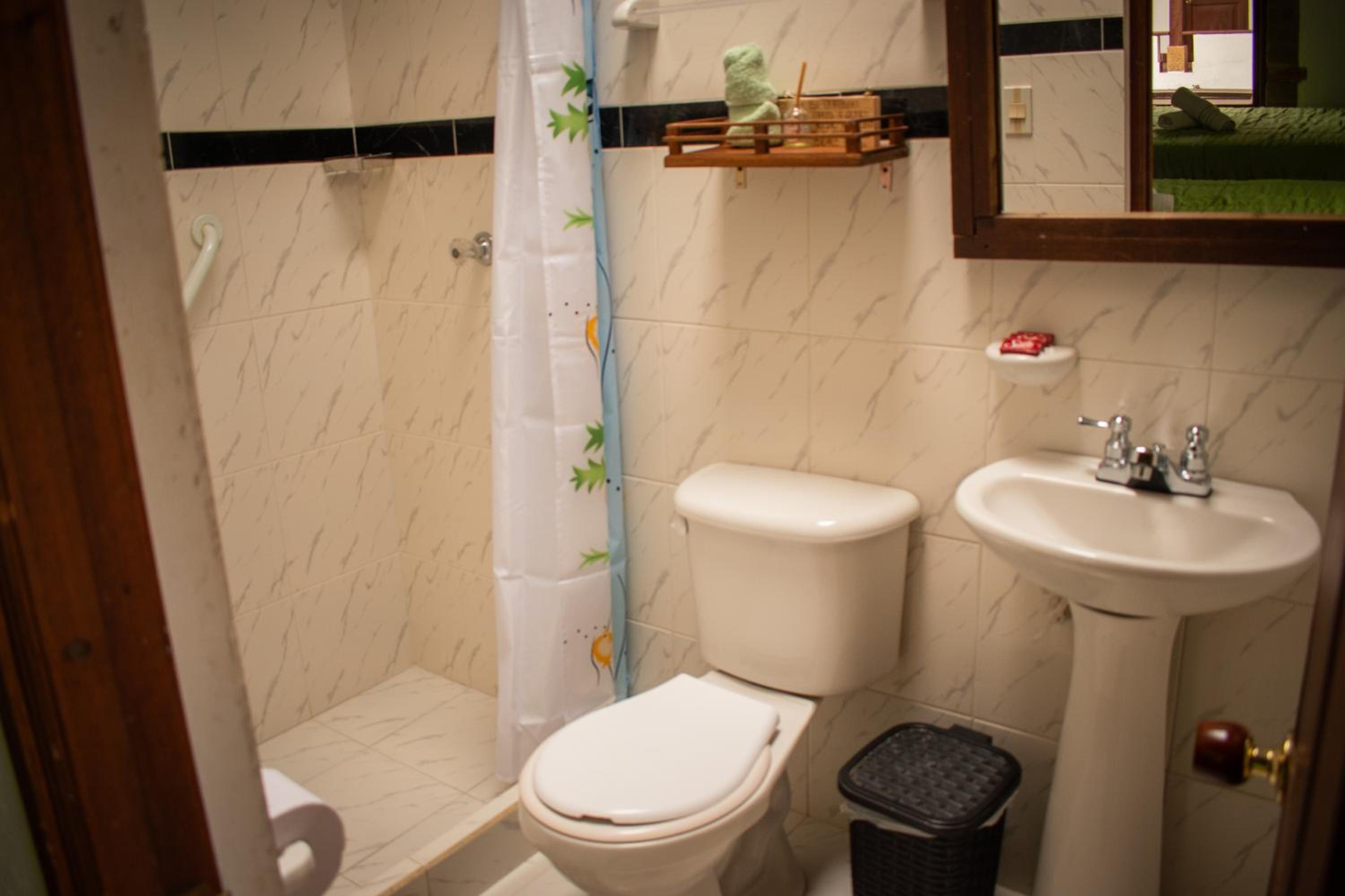 Quadruple Room with Private Bathroom photo 2