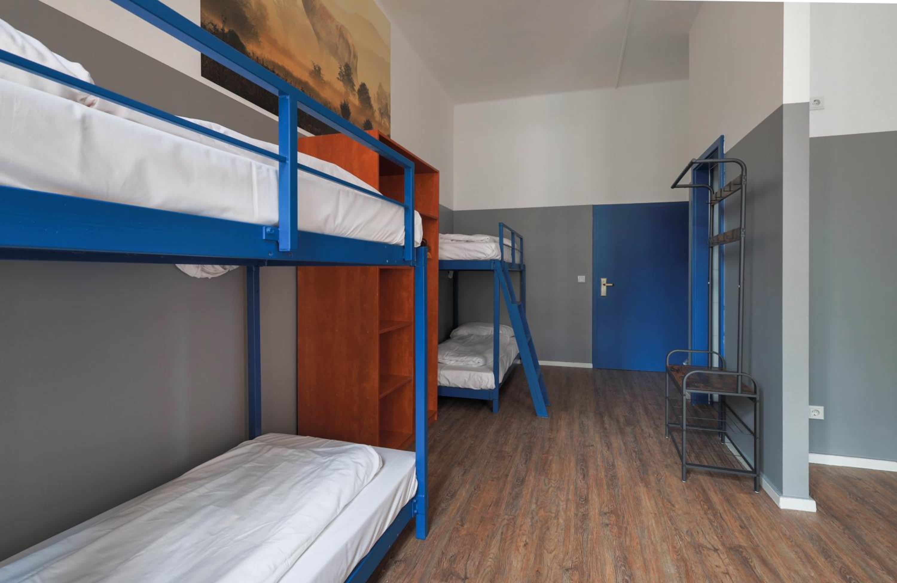 Comfort Bed in 6-Bed Dormitory Room photo 3
