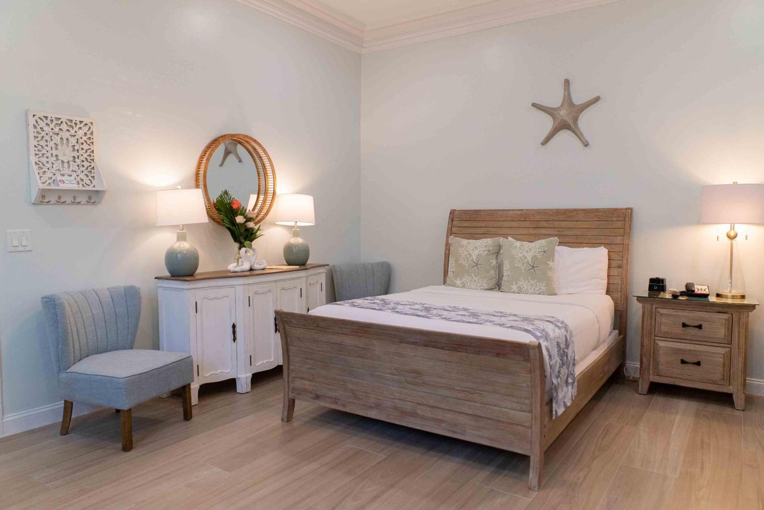 Deluxe Queen Room with Two Queen Beds photo 2