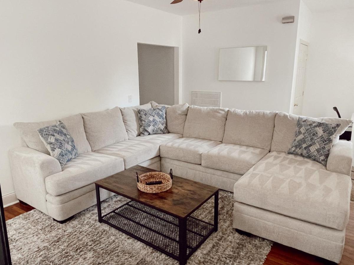 Six-Bedroom House photo 2