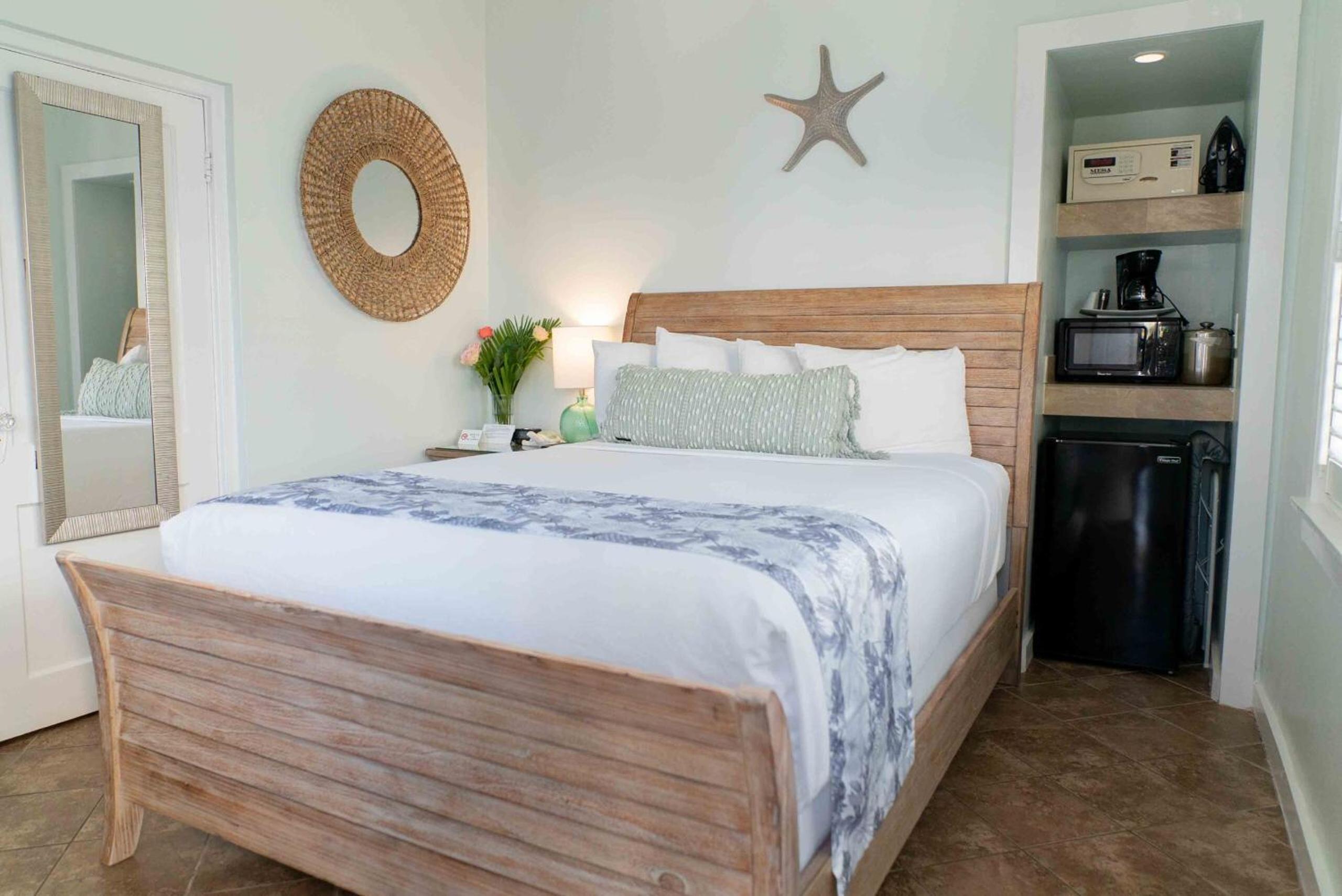 8 The Petite Sugar Apple Queen Room (Our smallest room)