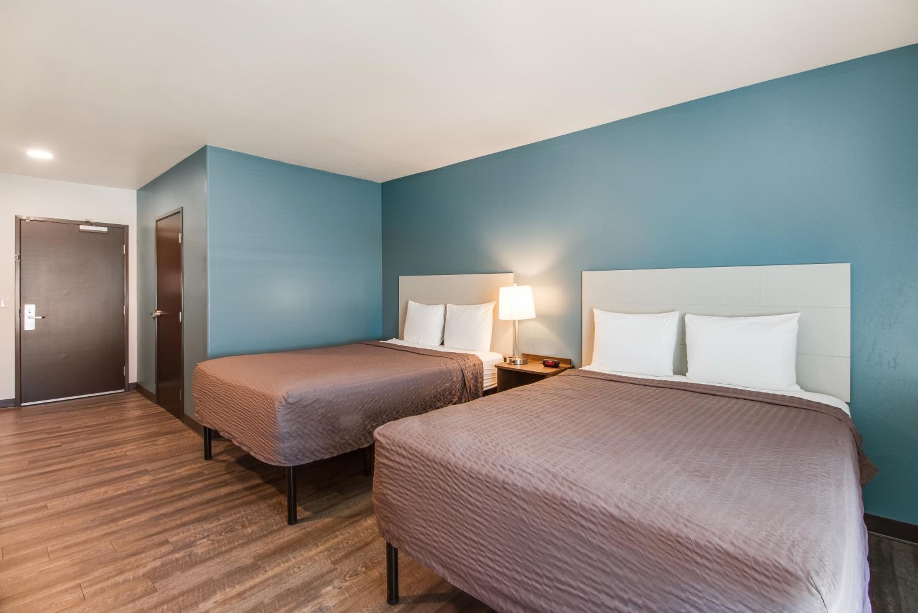 Standard Queen Room with Two Queen Beds - Non-Smoking - Photo 1