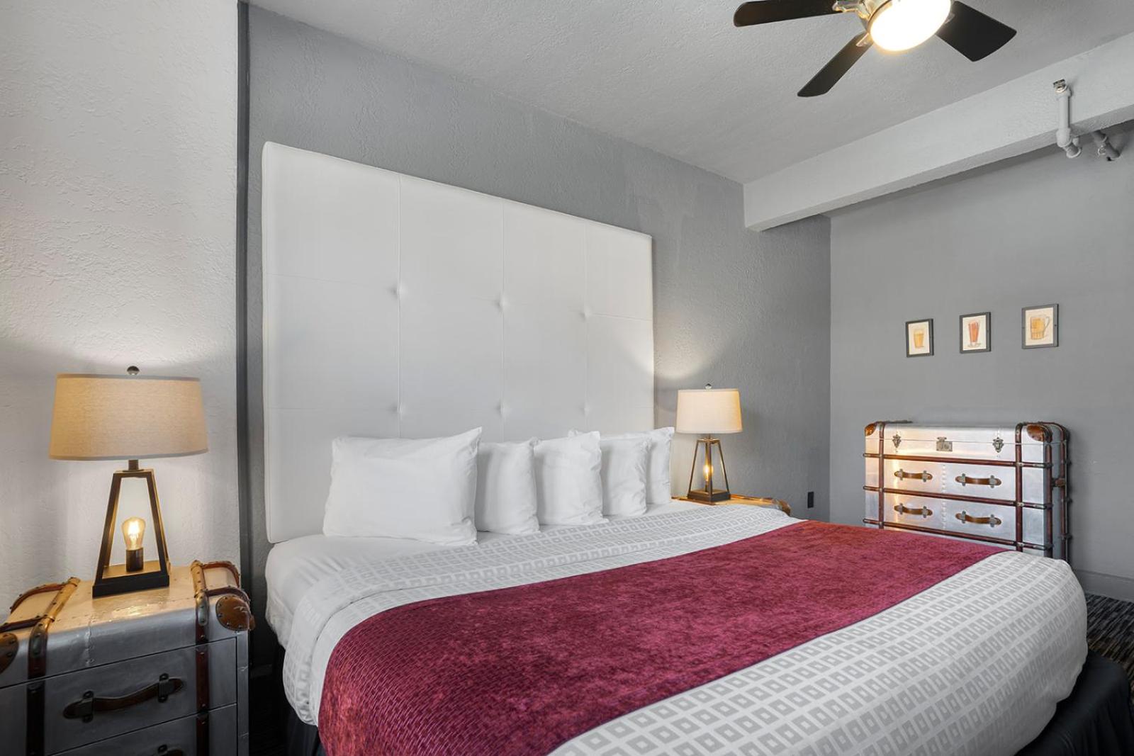Deluxe King Room photo 3