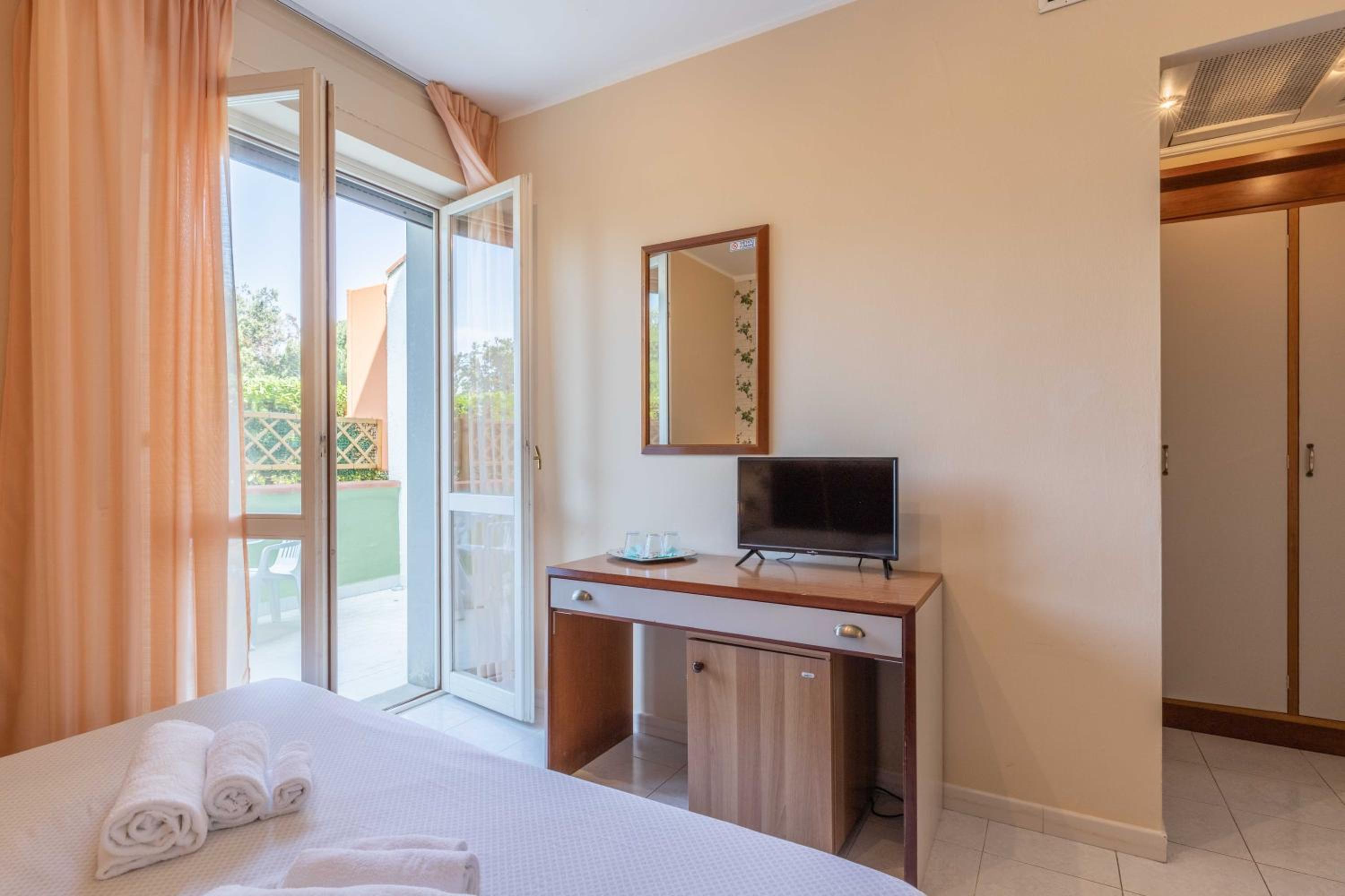 Triple Room with Balcony - Photo 2