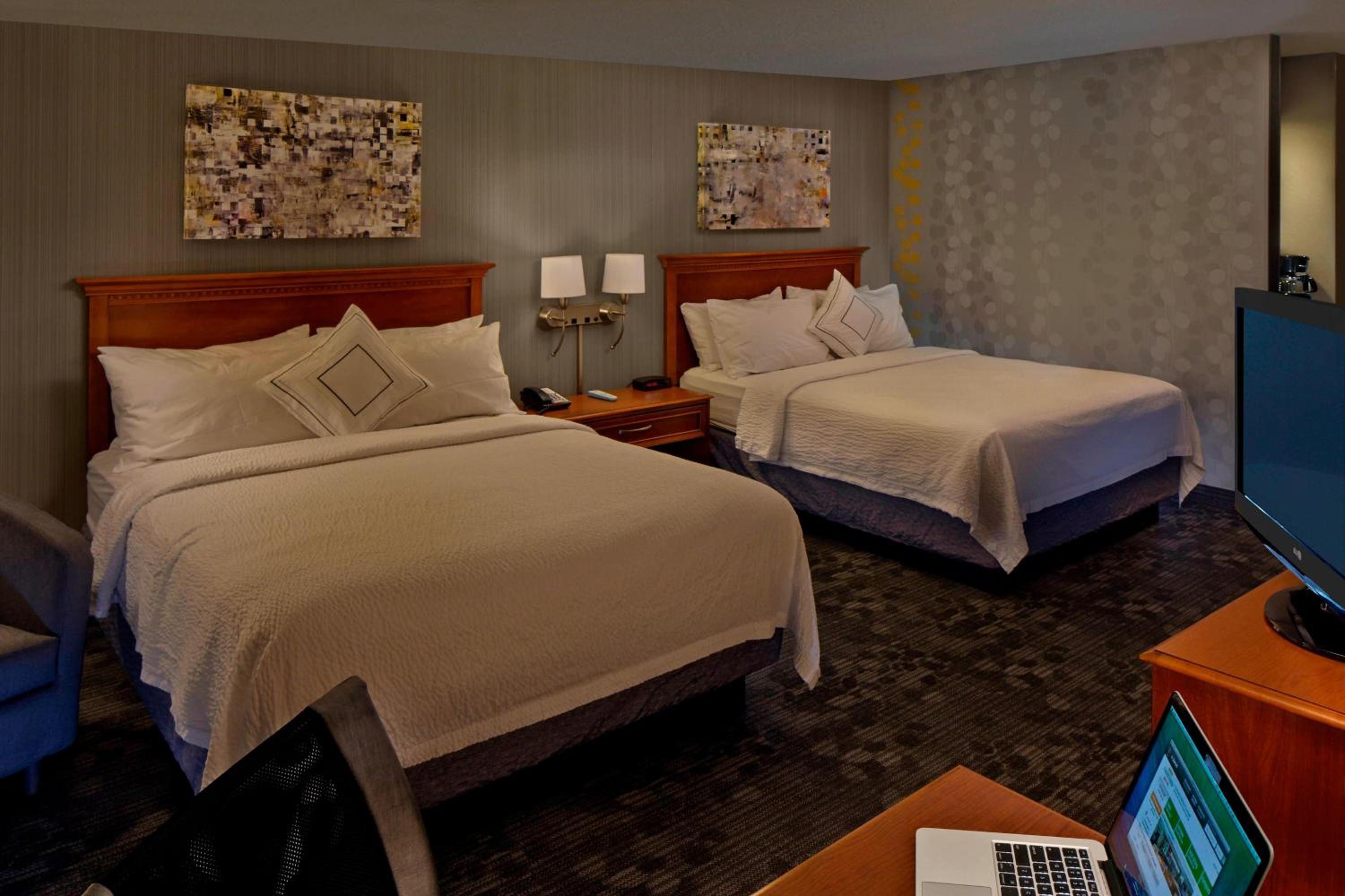 Queen Room with Two Queen Beds - Photo 1