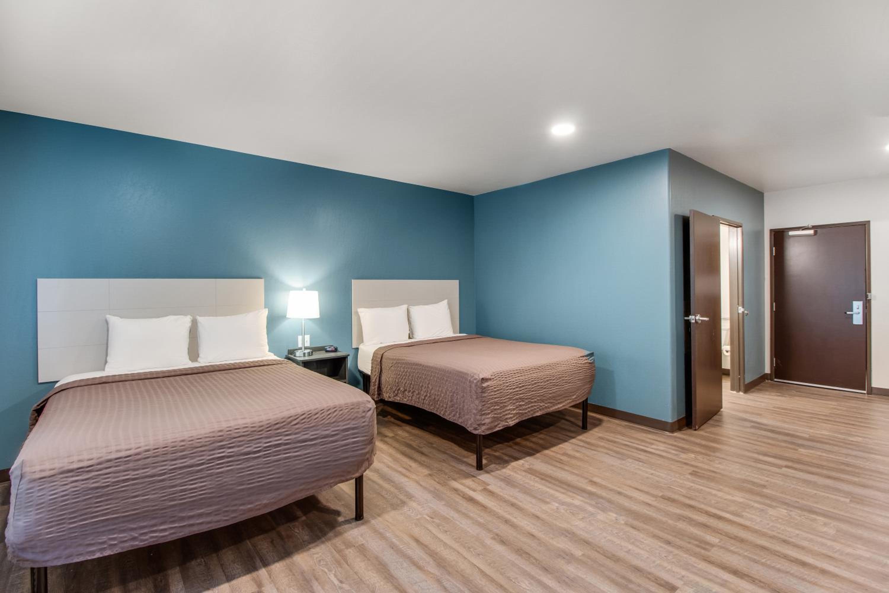 Queen Room with Roll-In Shower - Accessible/Non-Smoking photo 1