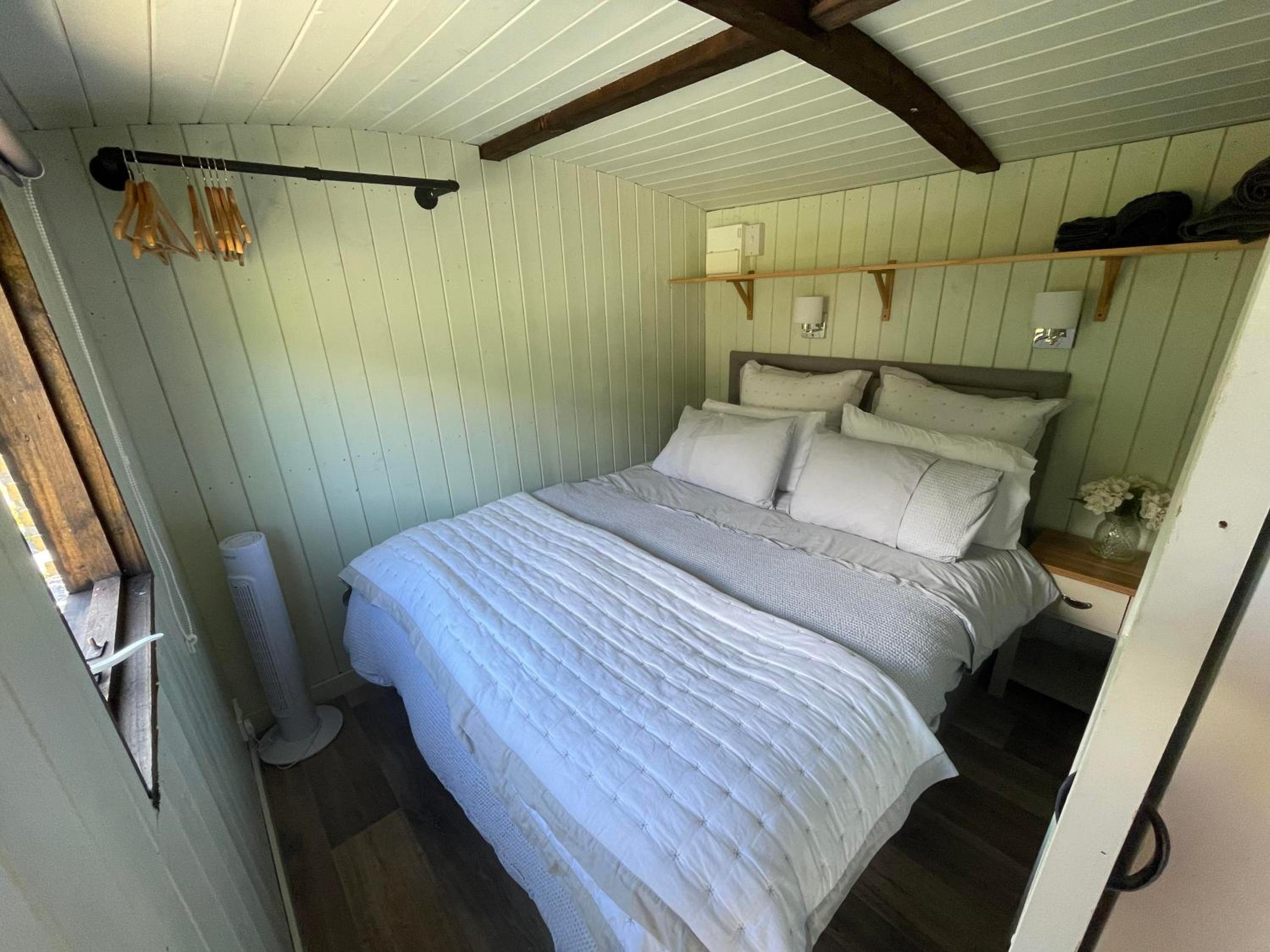 One-Bedroom House photo 1