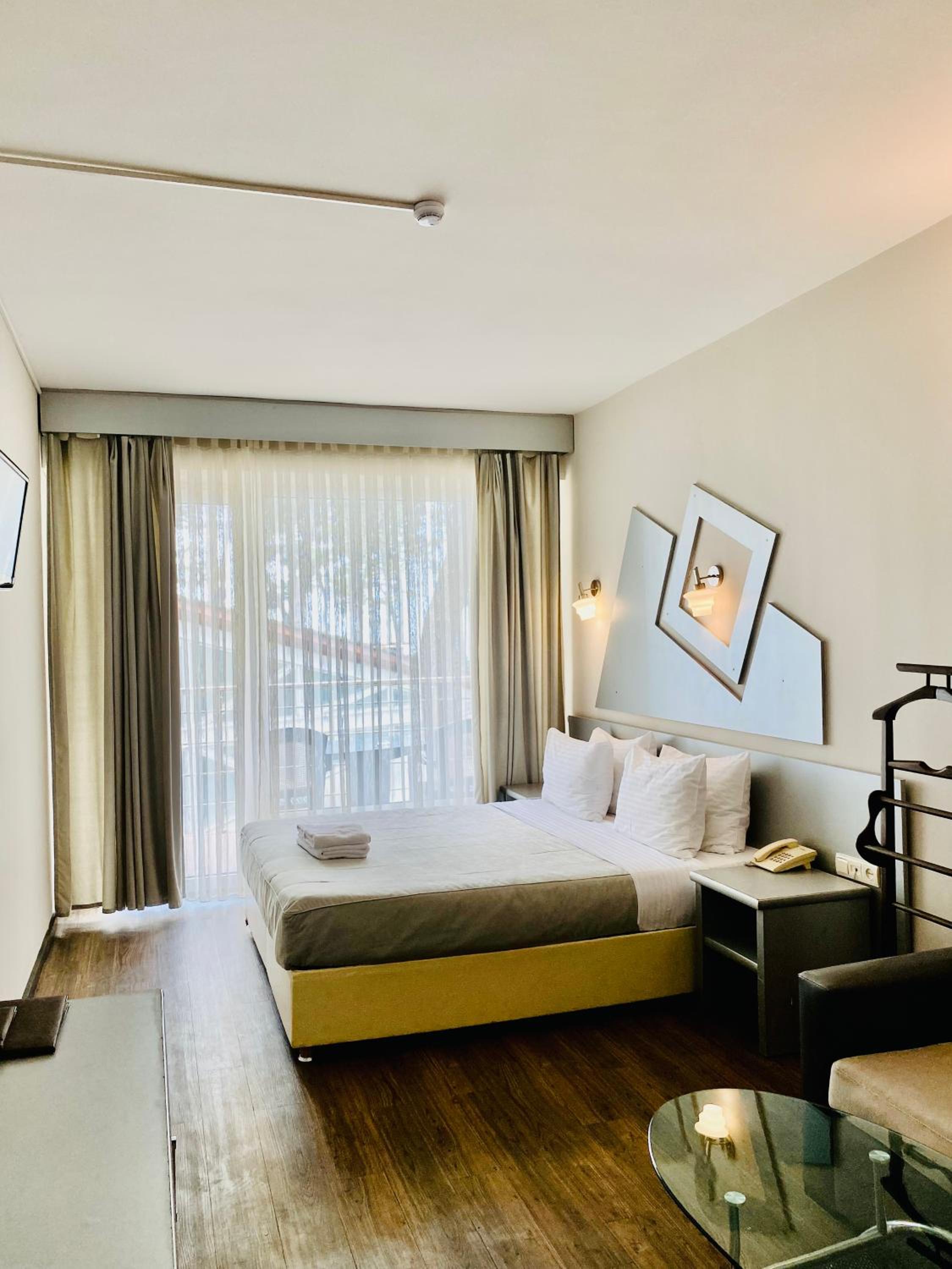 Junior Suite with Double Bed - Photo 1