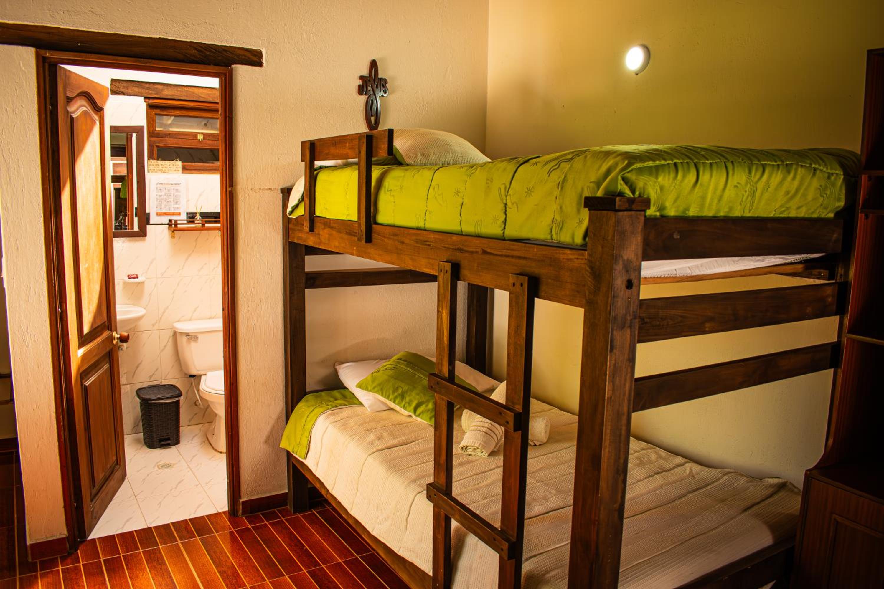 Quadruple Room with Private Bathroom photo 3
