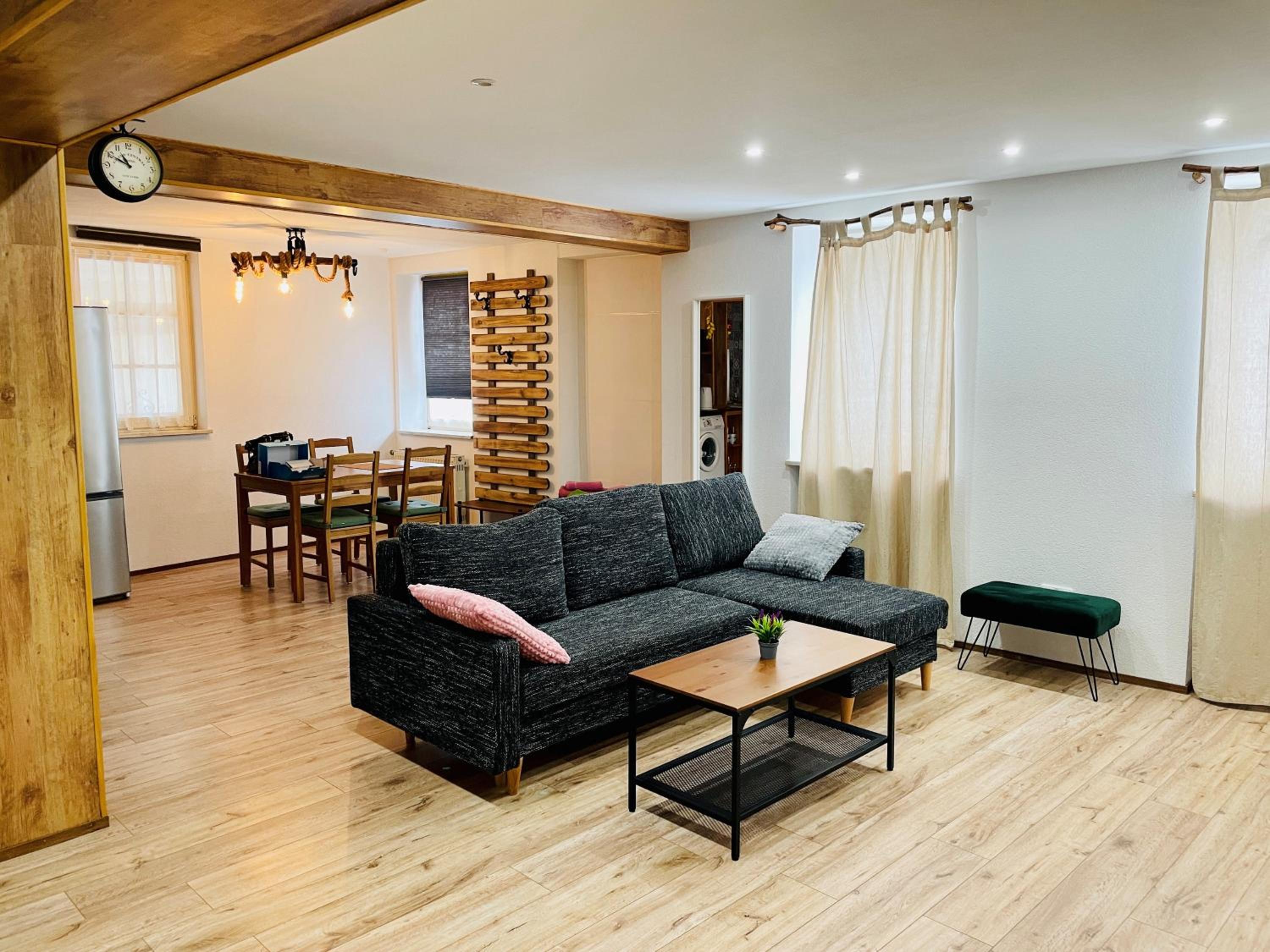 One-Bedroom Apartment photo 1